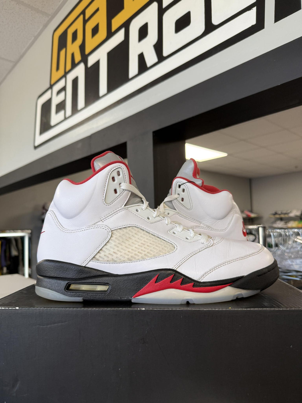 Jordan 5 "Fire Red (2020)" Used Size 12