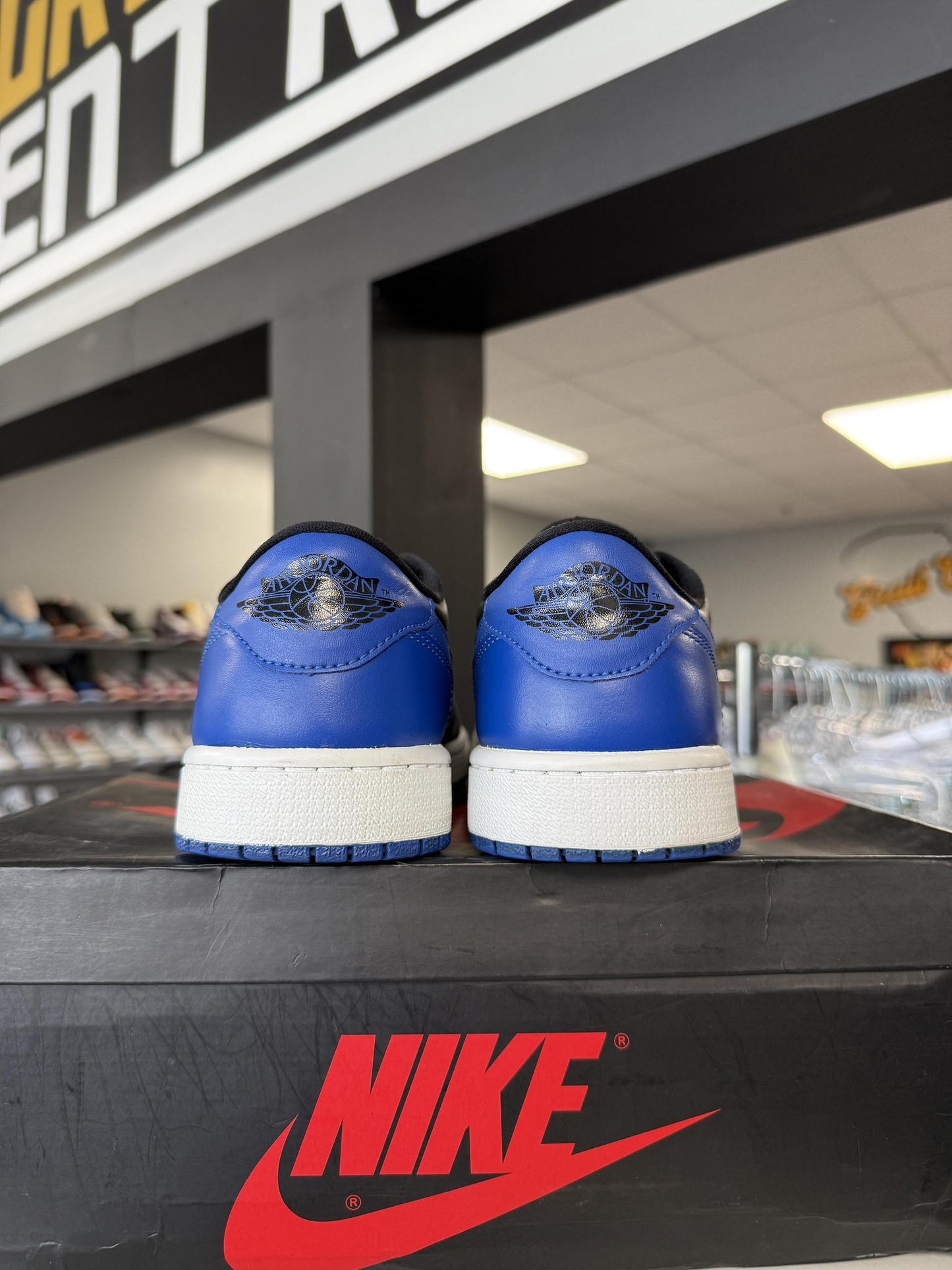 Jordan 1 Low "Royal" Used Size 9