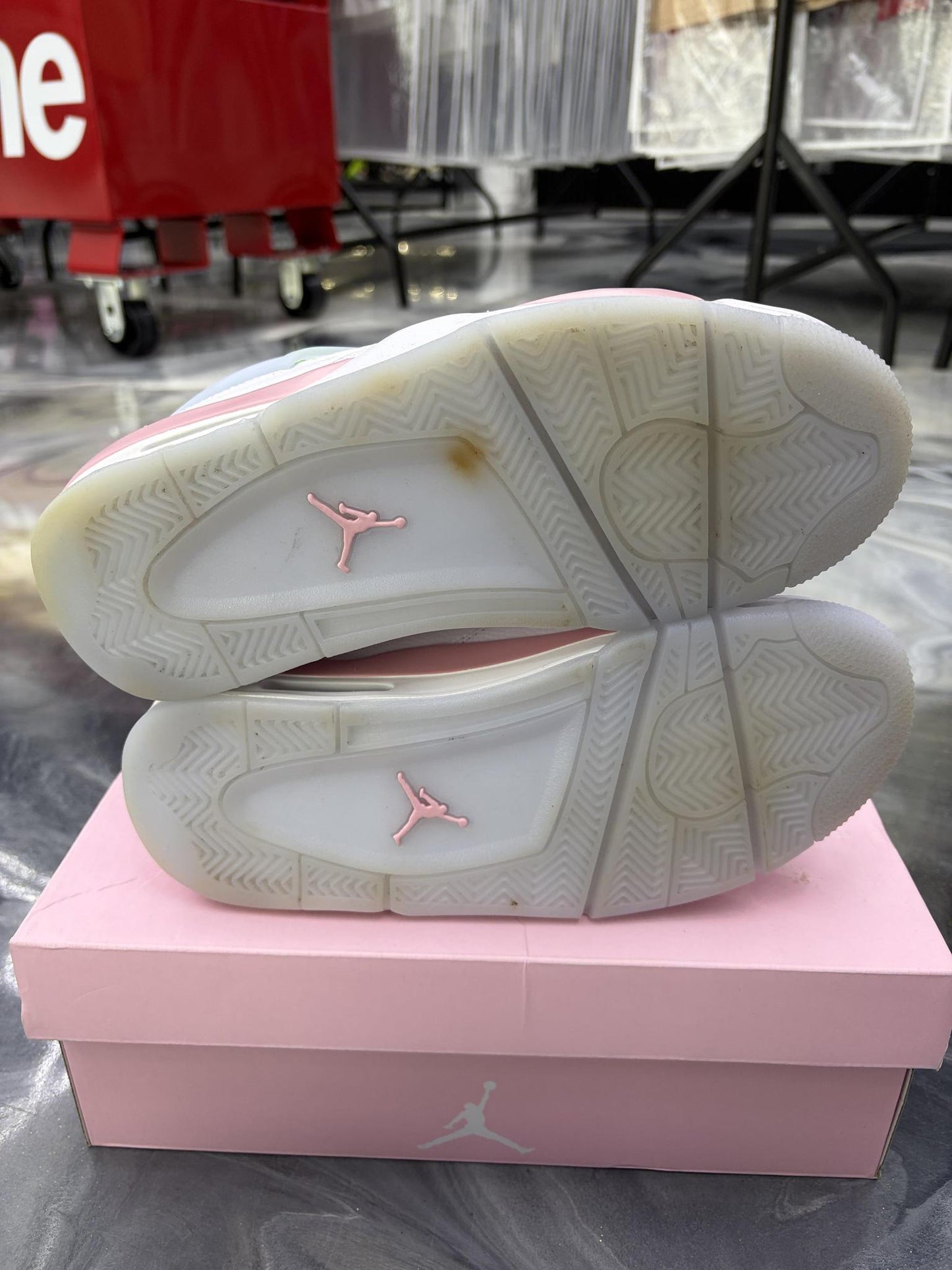 Jordan 4 "Valentines Day" Used Size 7Y/8.5W