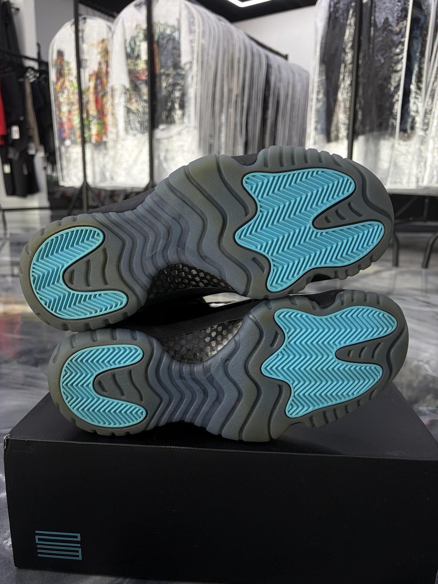 Jordan 11 "Gamma" Used Size 9
