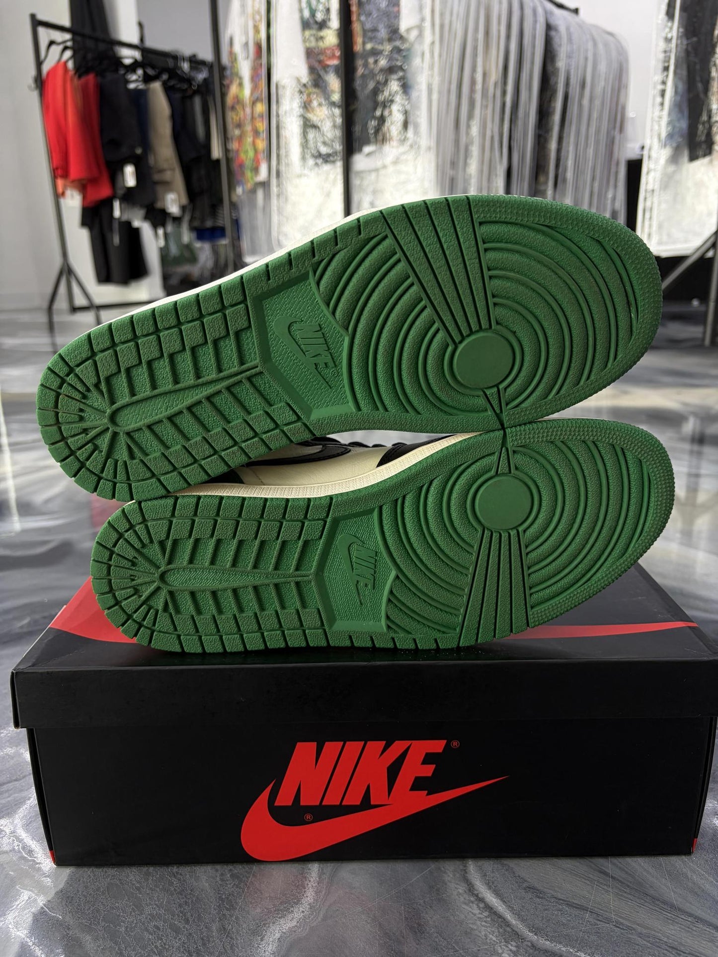 Jordan 1 "Pine Green" Used Size 10
