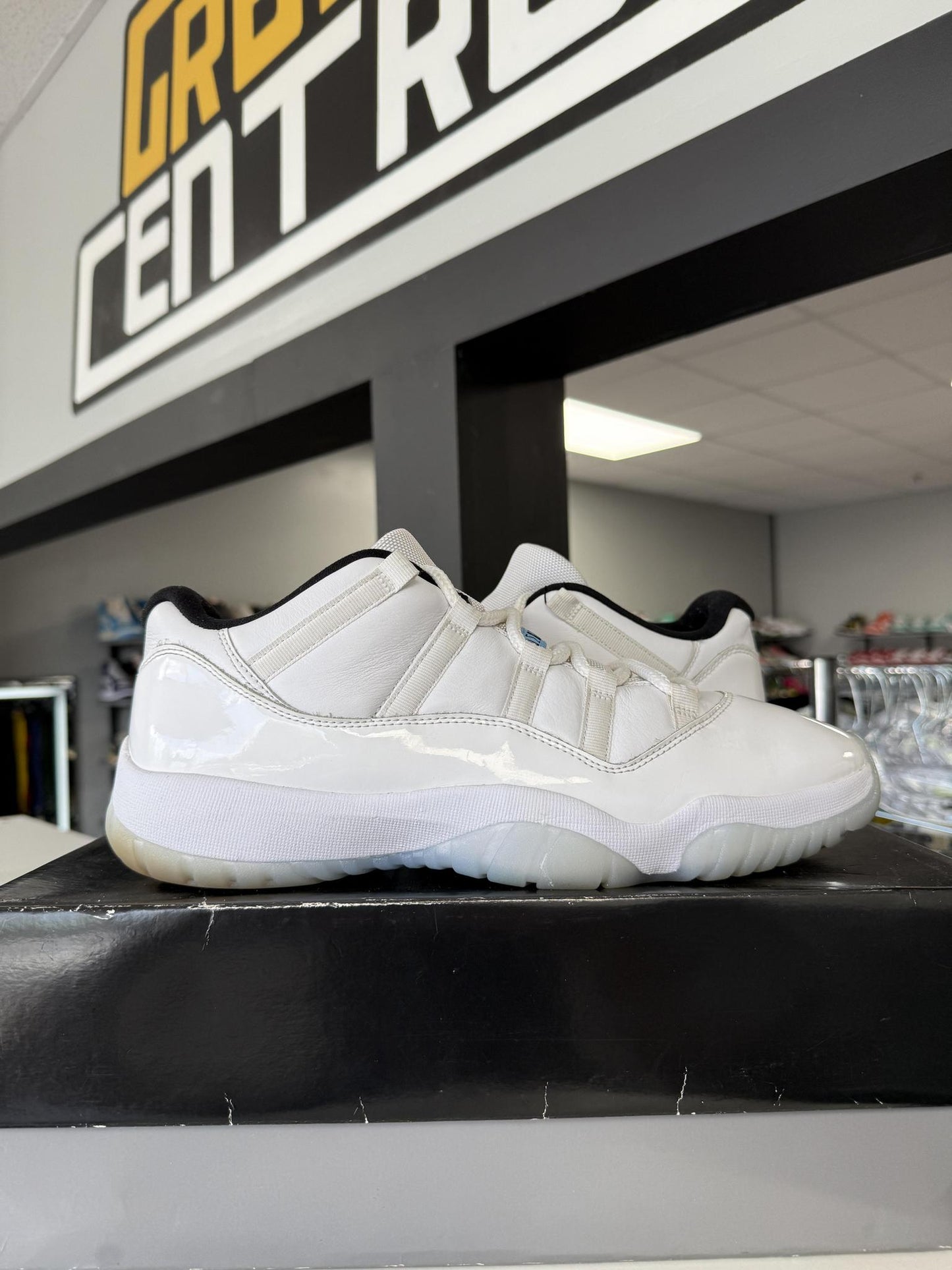 Jordan 11 Low "Legend Blue" Used Size 12