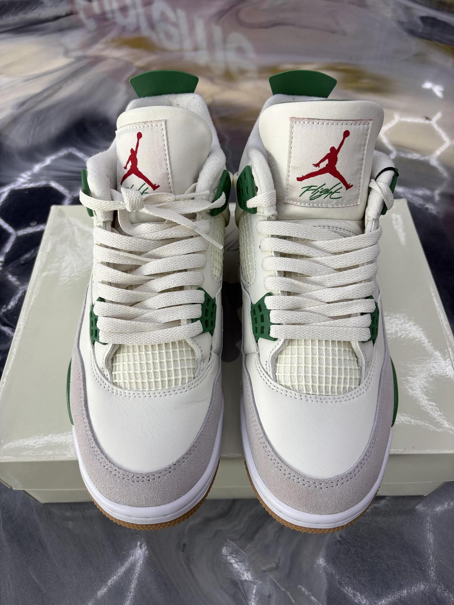 Jordan 4 SB "Pine Green" Used Size 9