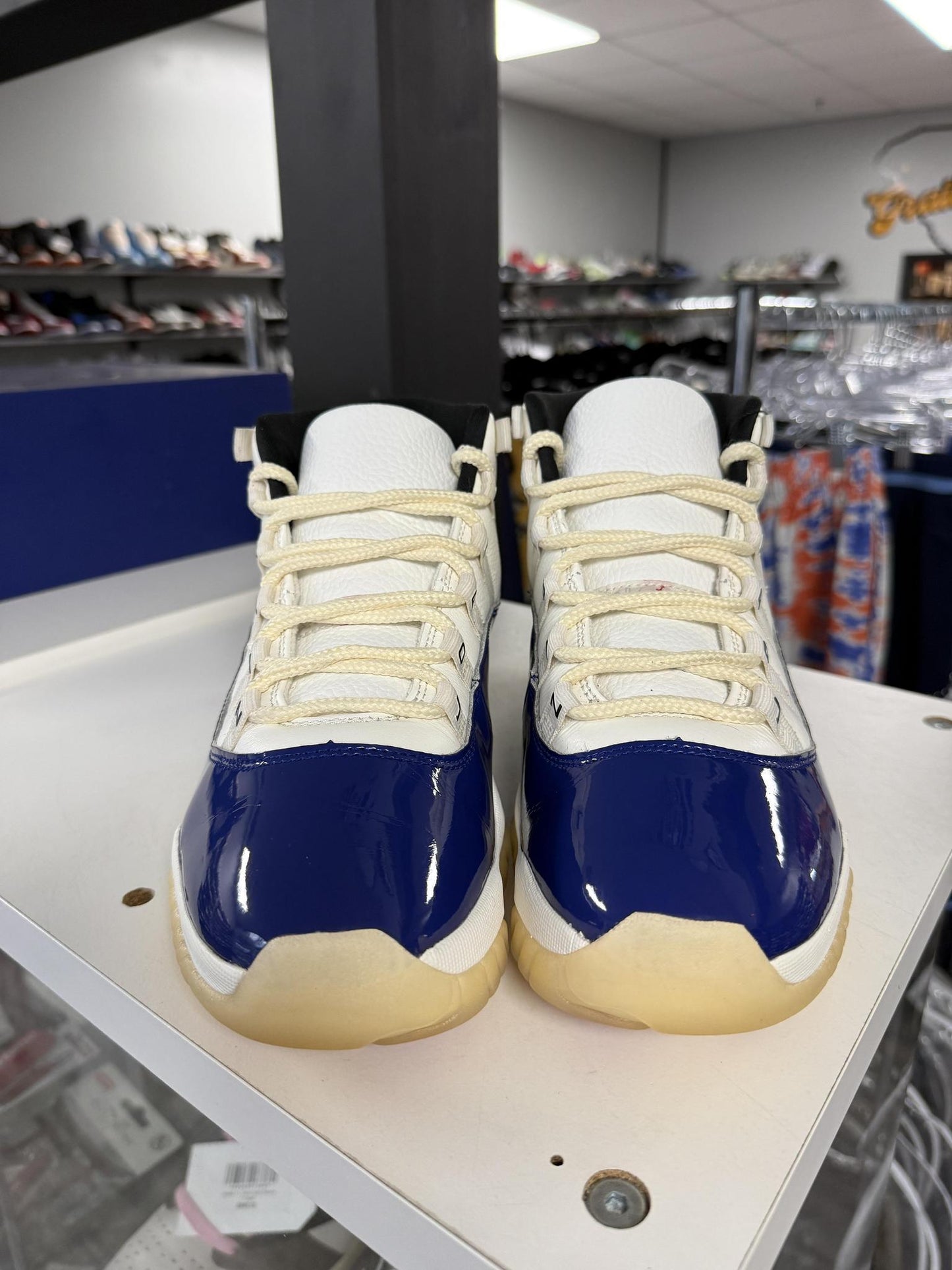 Jordan 11 "Rare Air" Used Size 9.5