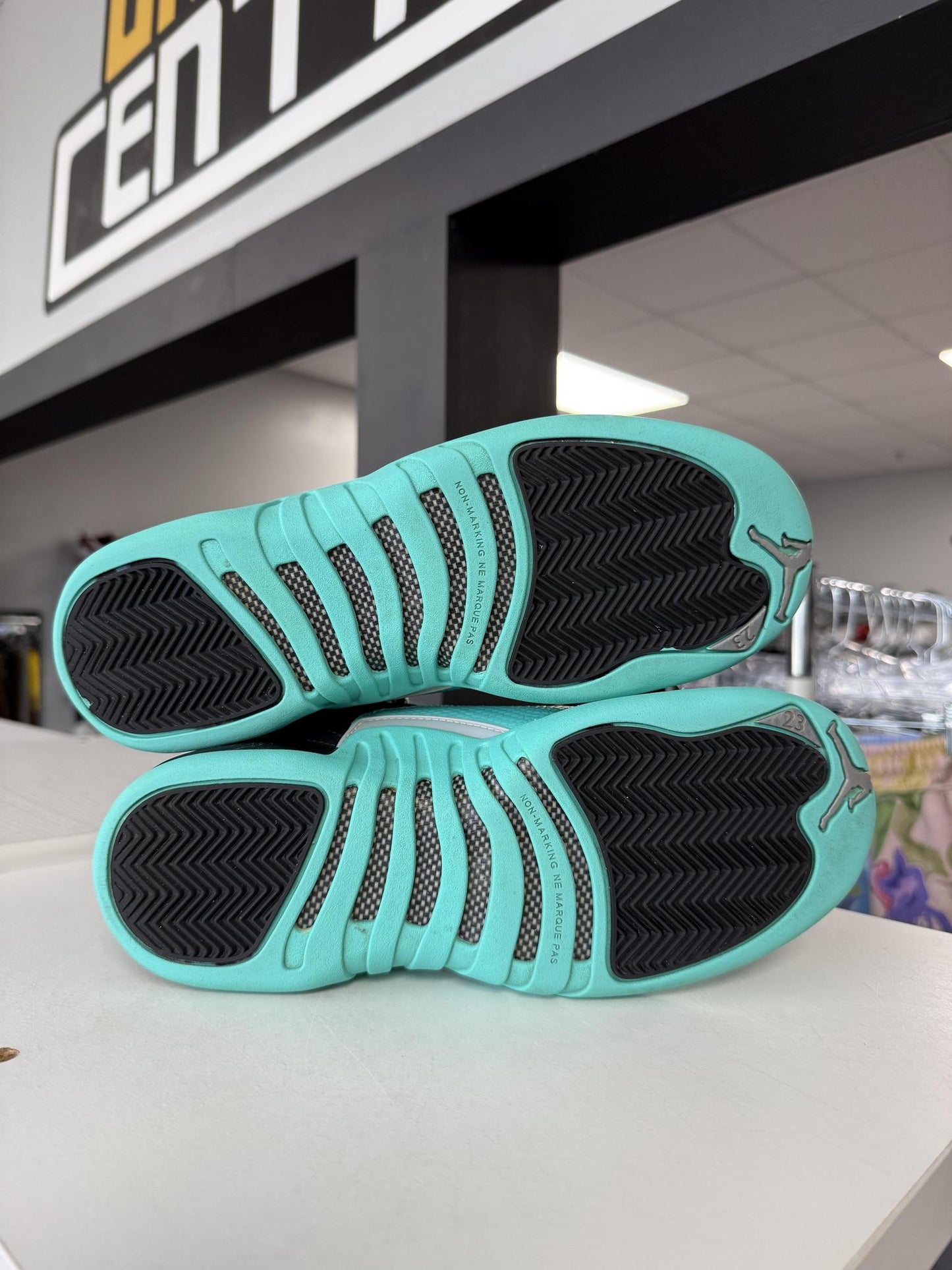 Jordan 12 "Hyper Jade" Used Size 8