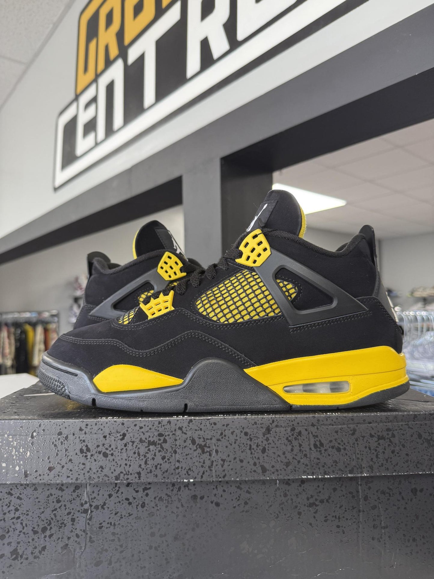 Jordan 4 "Thunder" Used Size 10.5