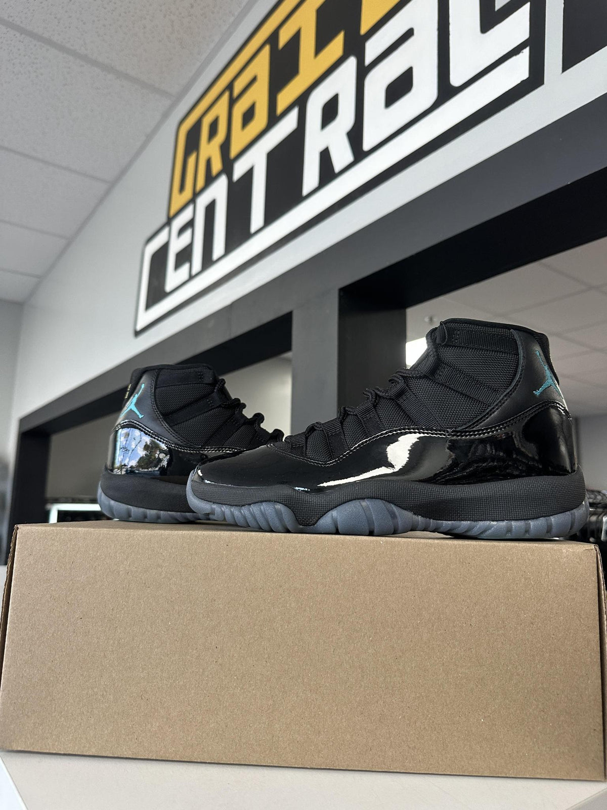 Jordan 11 "Gamma" 7Y/8.5W Used