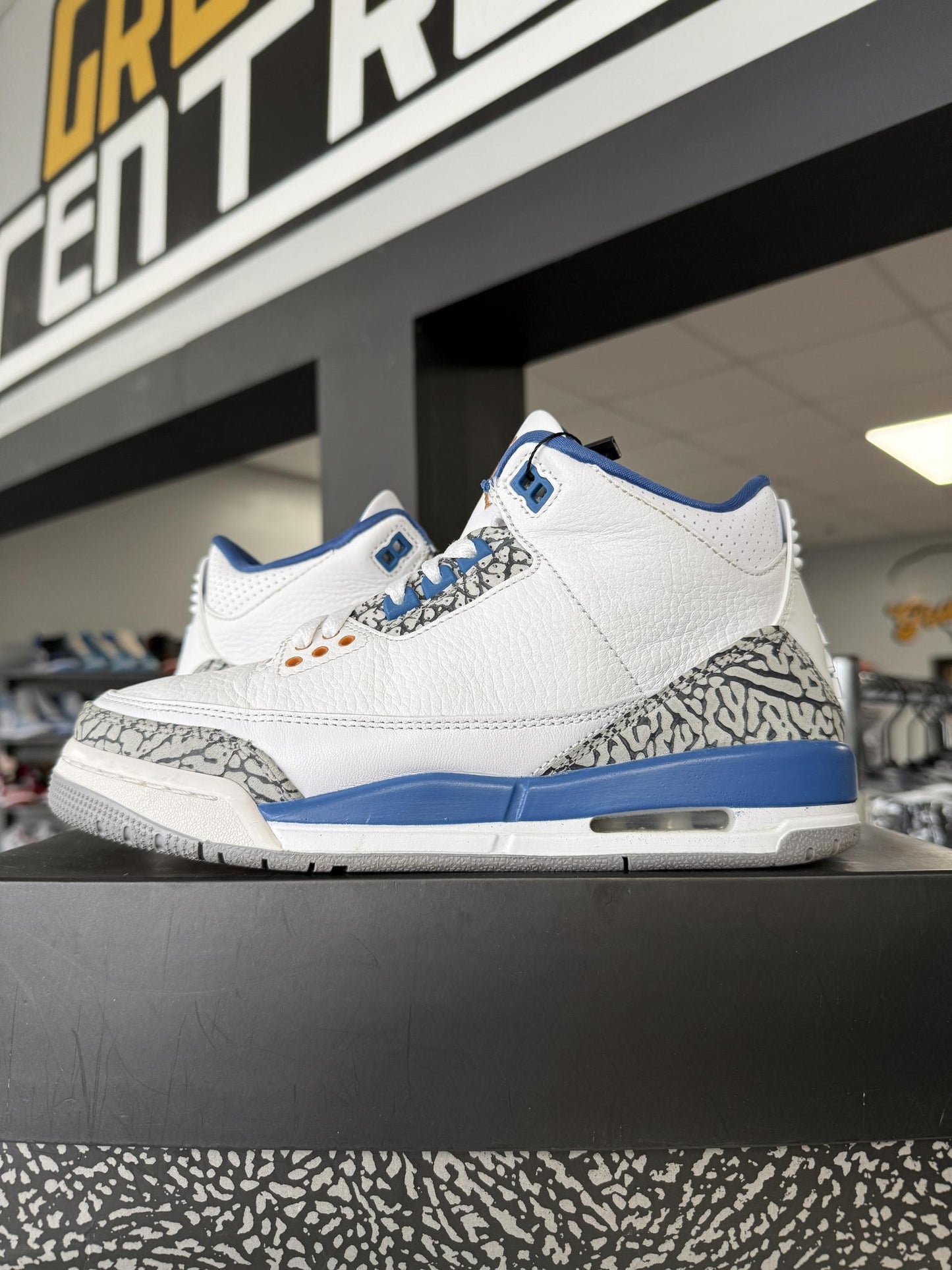 Jordan 3 Wizards Used Size 6.5Y/8W