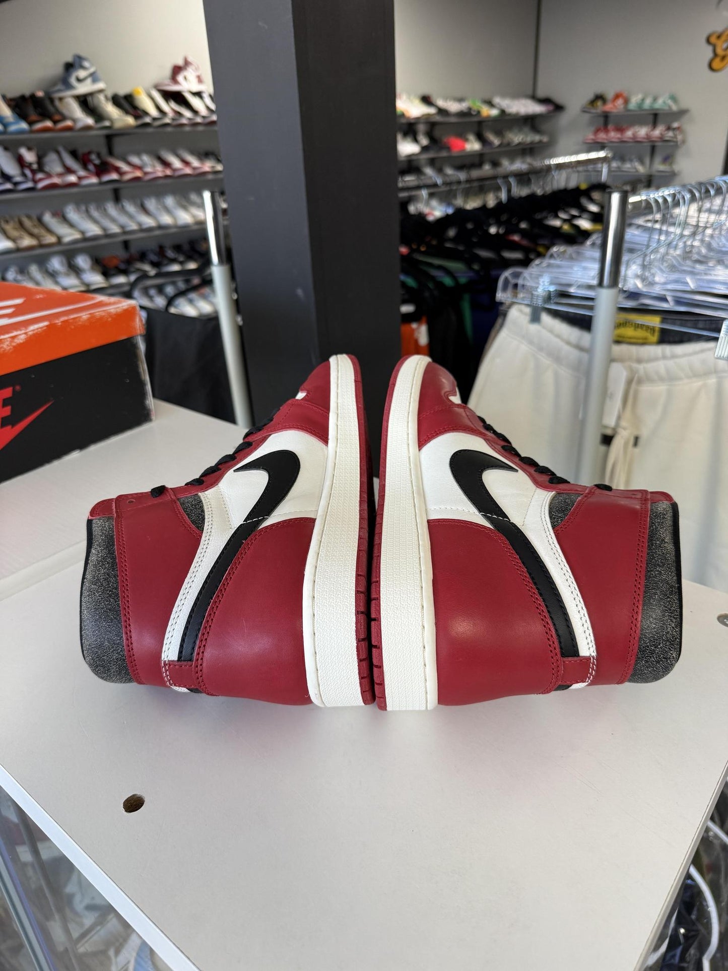 Jordan 1 "Chicago Lost and Found" Used Size 12