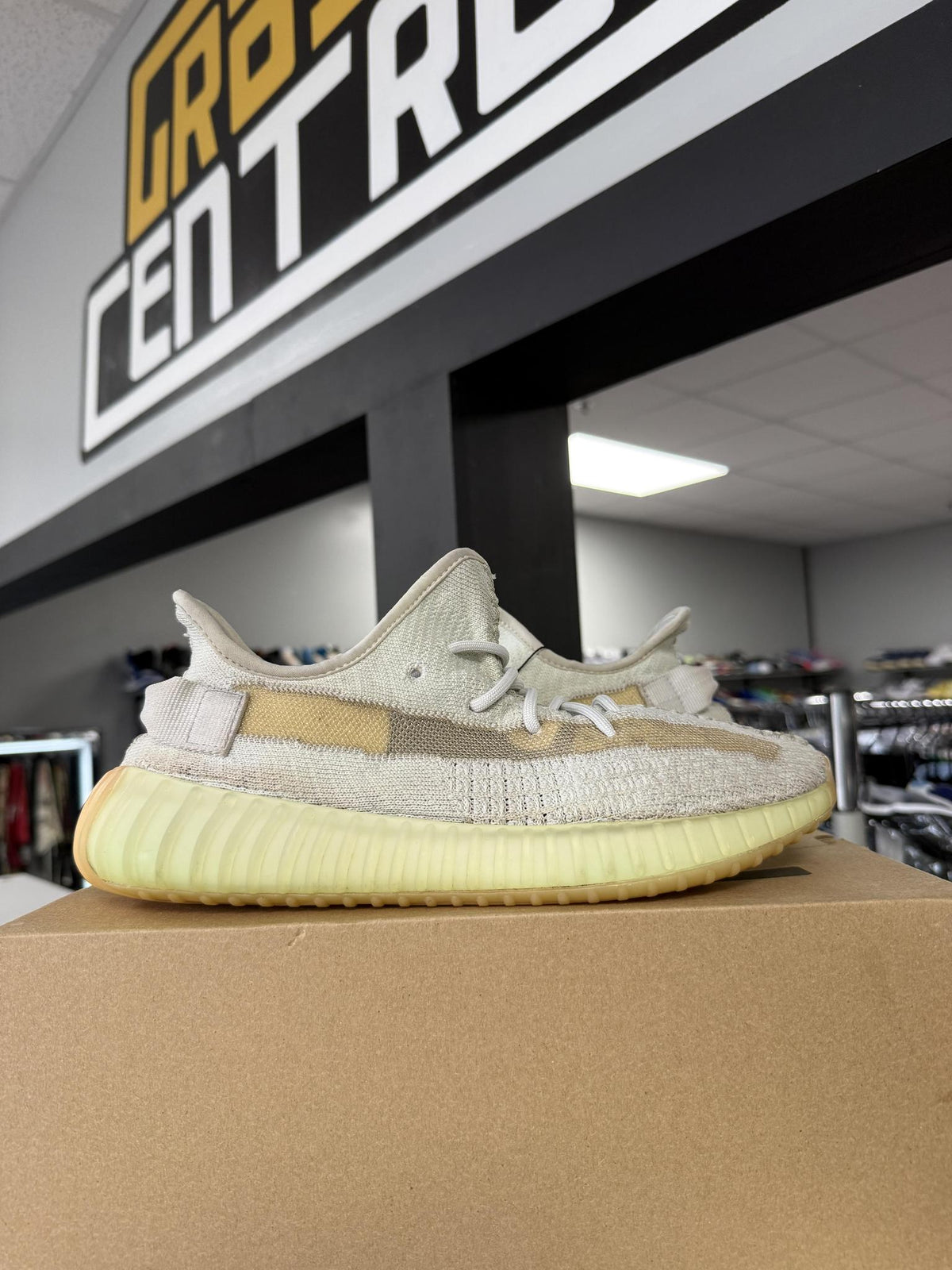 Yeezy 350 V2 "Hyperspace" Used Size 8.5