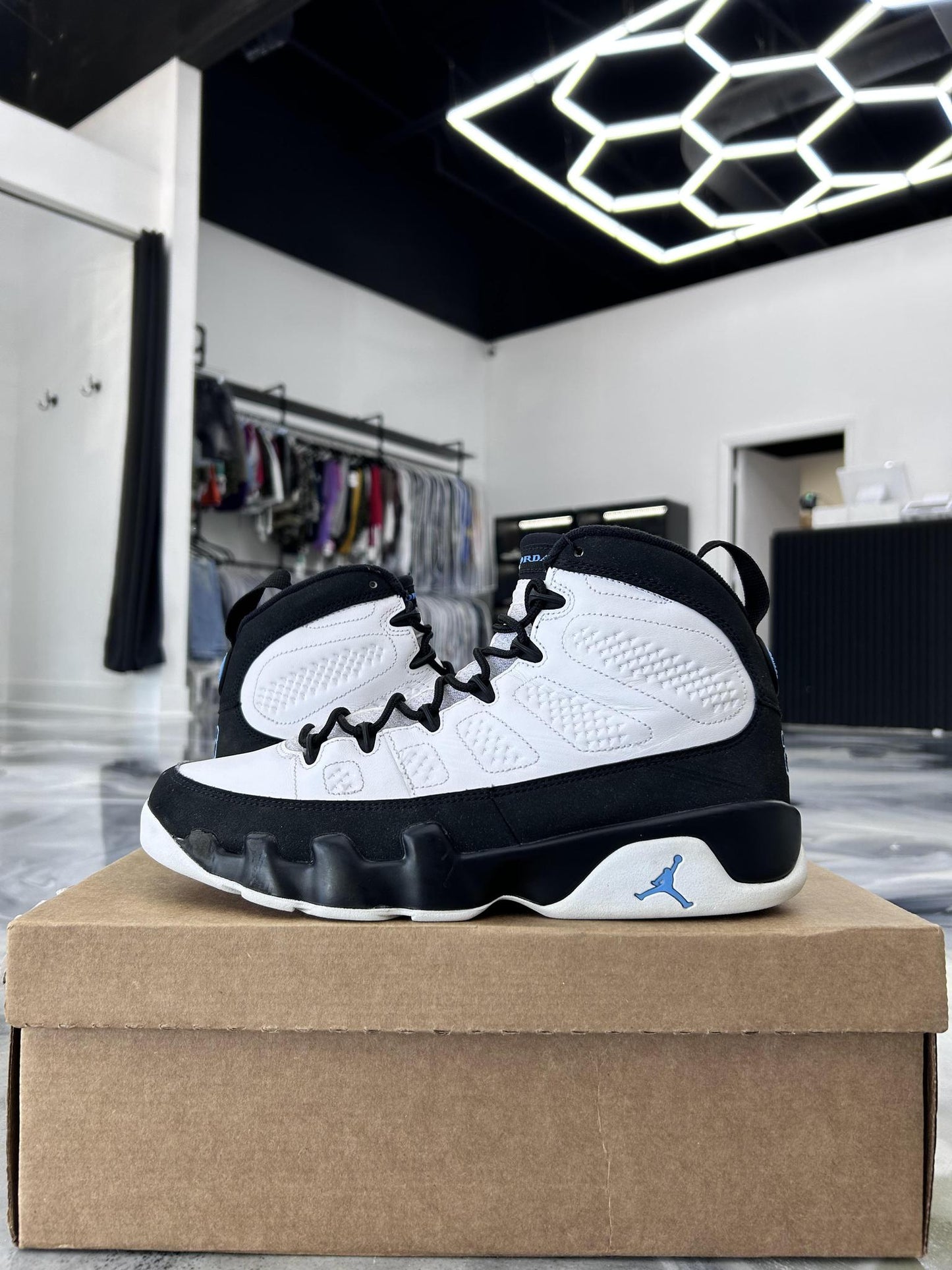 Jordan 9 "University Blue" Used Size 8.5