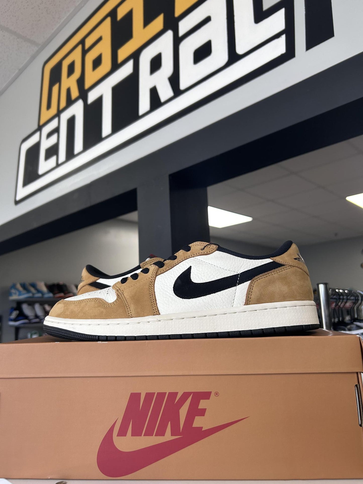 Jordan 1 Low "Rookie Of The Year" Used Size 11