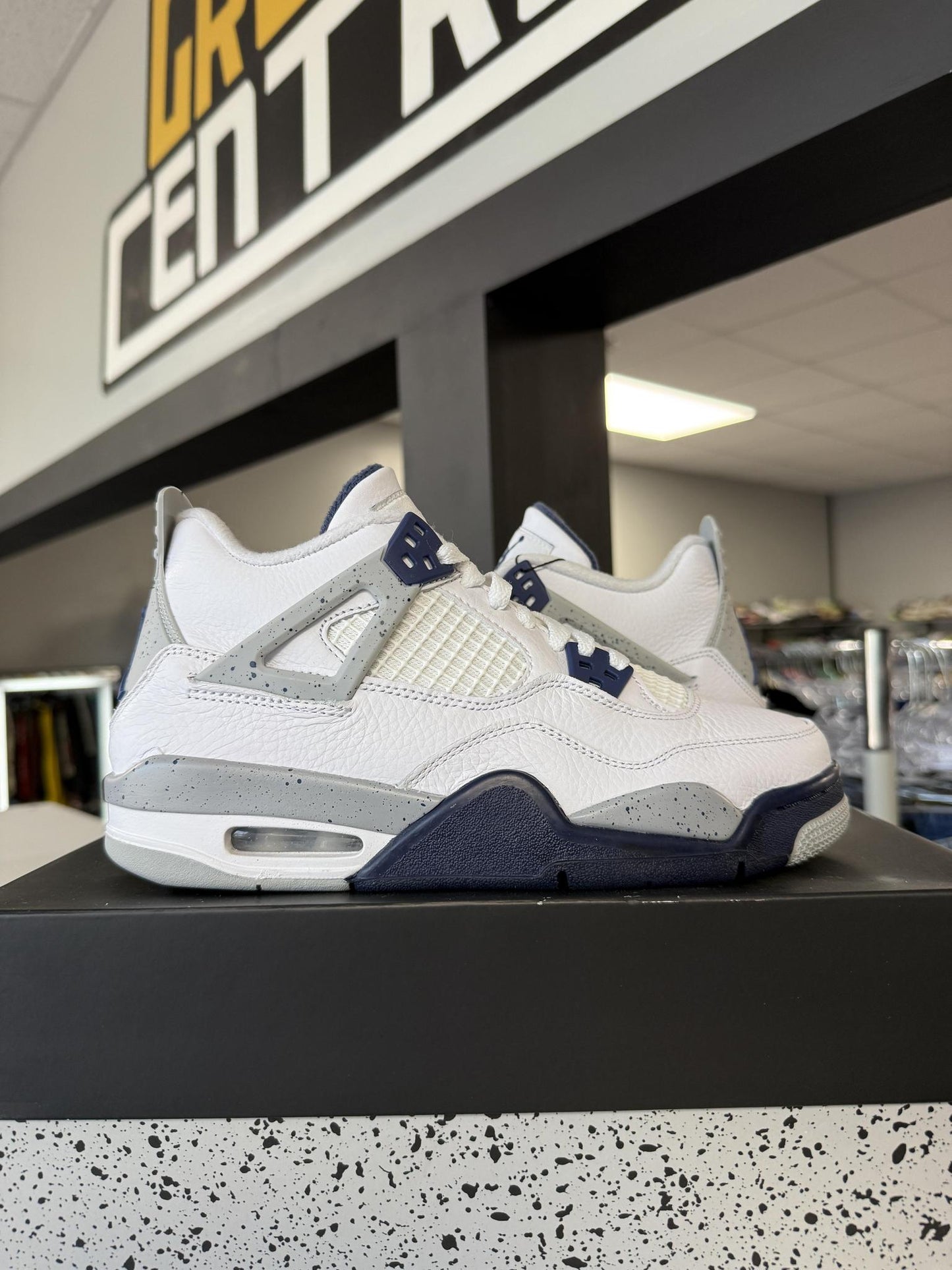 Jordan 4 "Midnight Navy" Used Size 6Y/7.5W