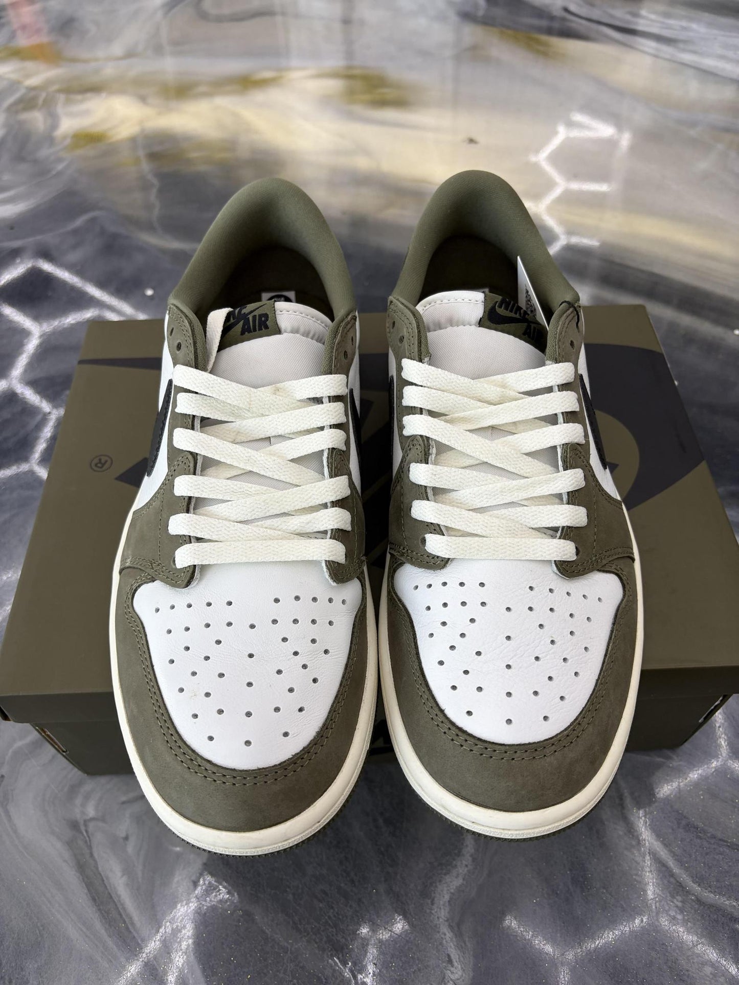 Jordan 1 Low "Olive" Used Size 9.5