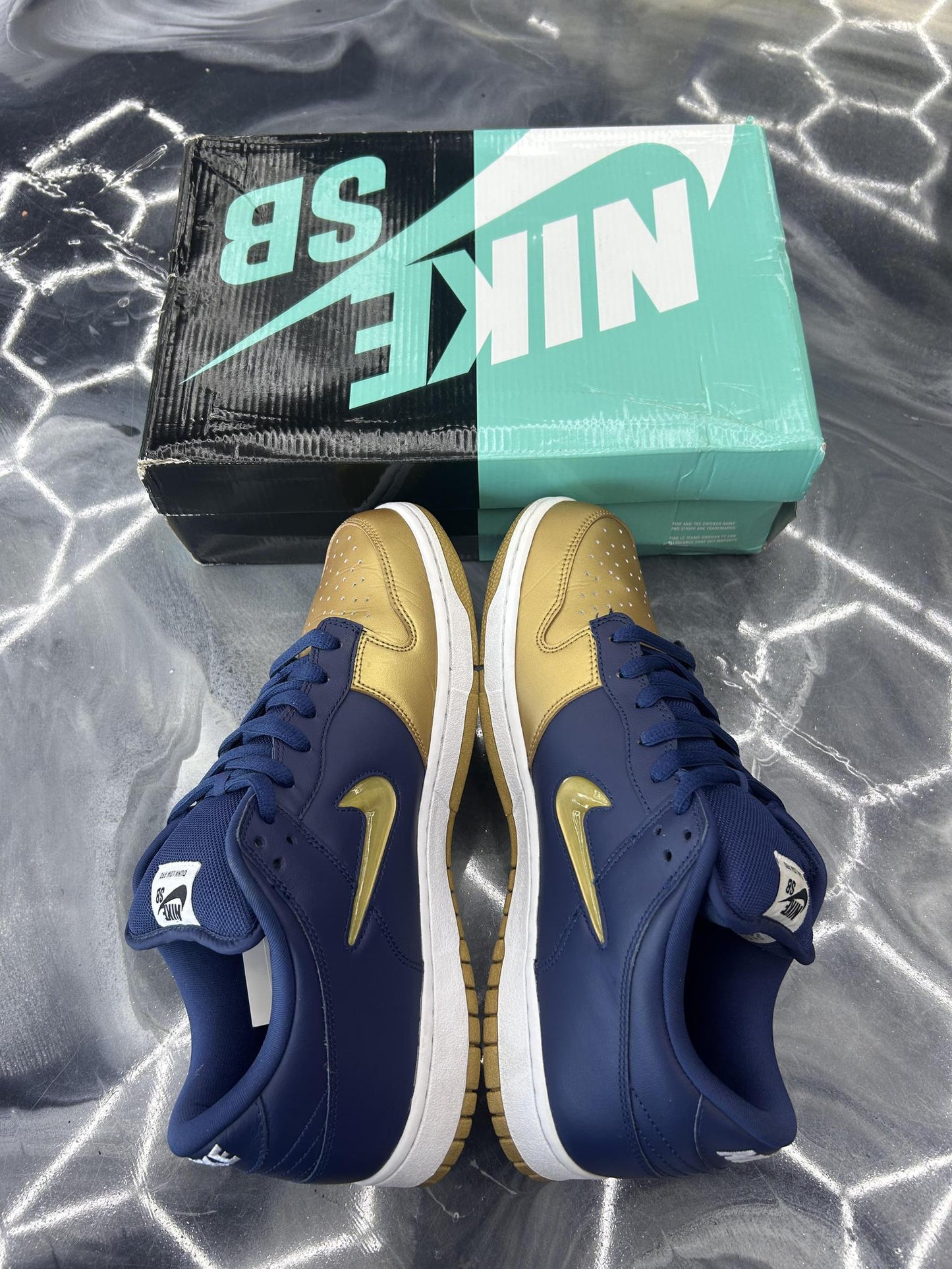 Nike SB Dunk Low "Supreme Navy Gold" Used Size 12