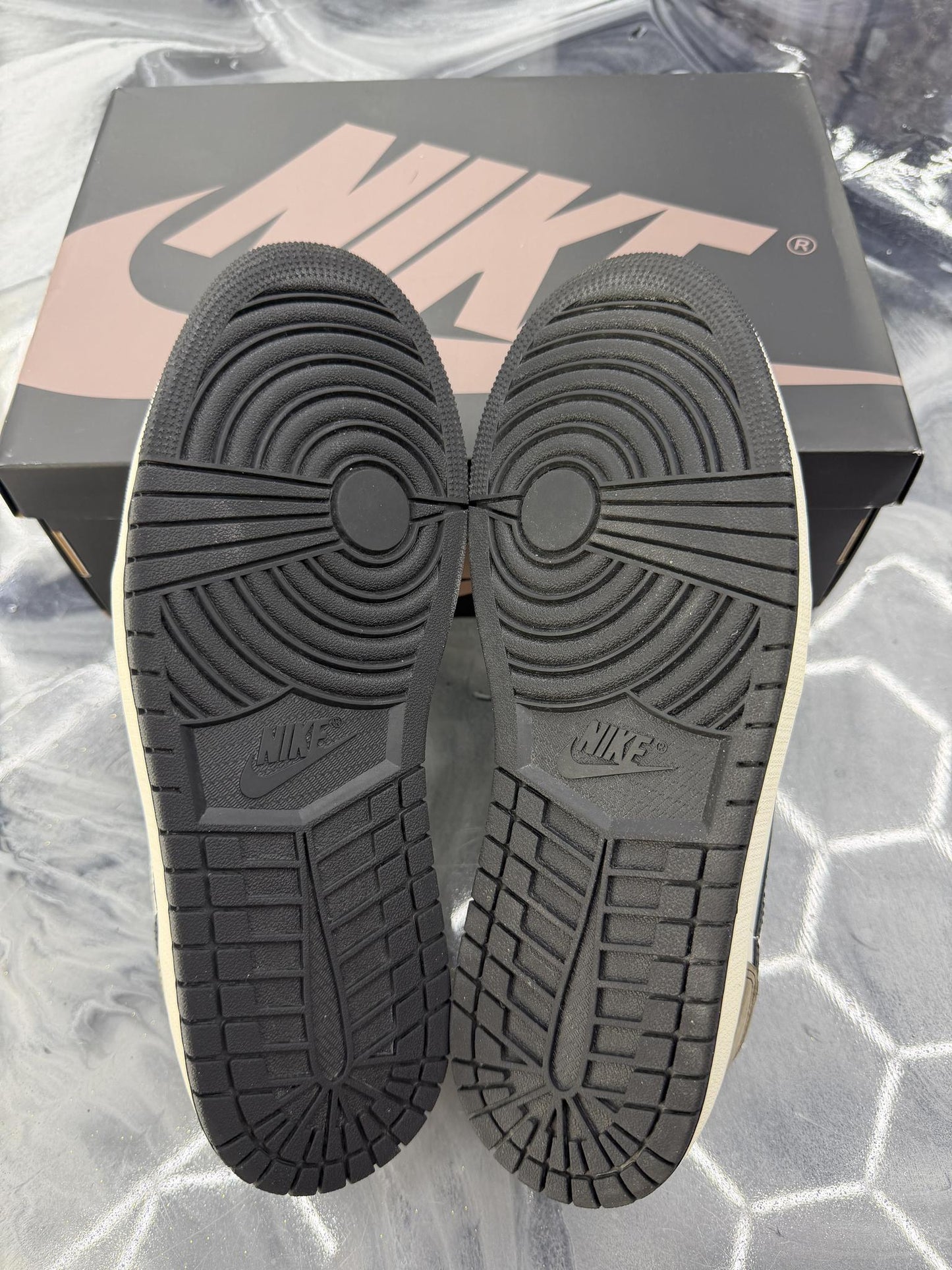 Jordan 1 Low "Mocha" Used Size 9.5
