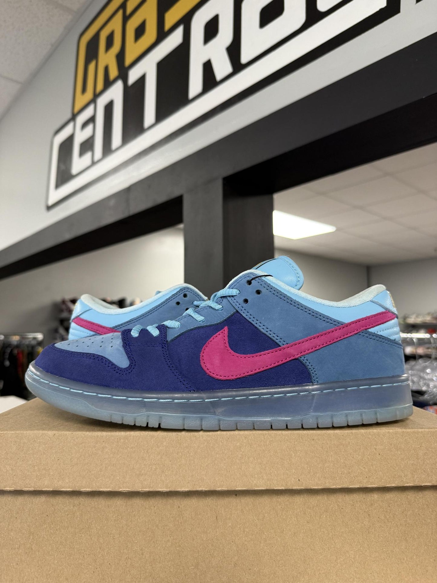 Dunk Low SB "Run The Jewels" Used Size 10.5