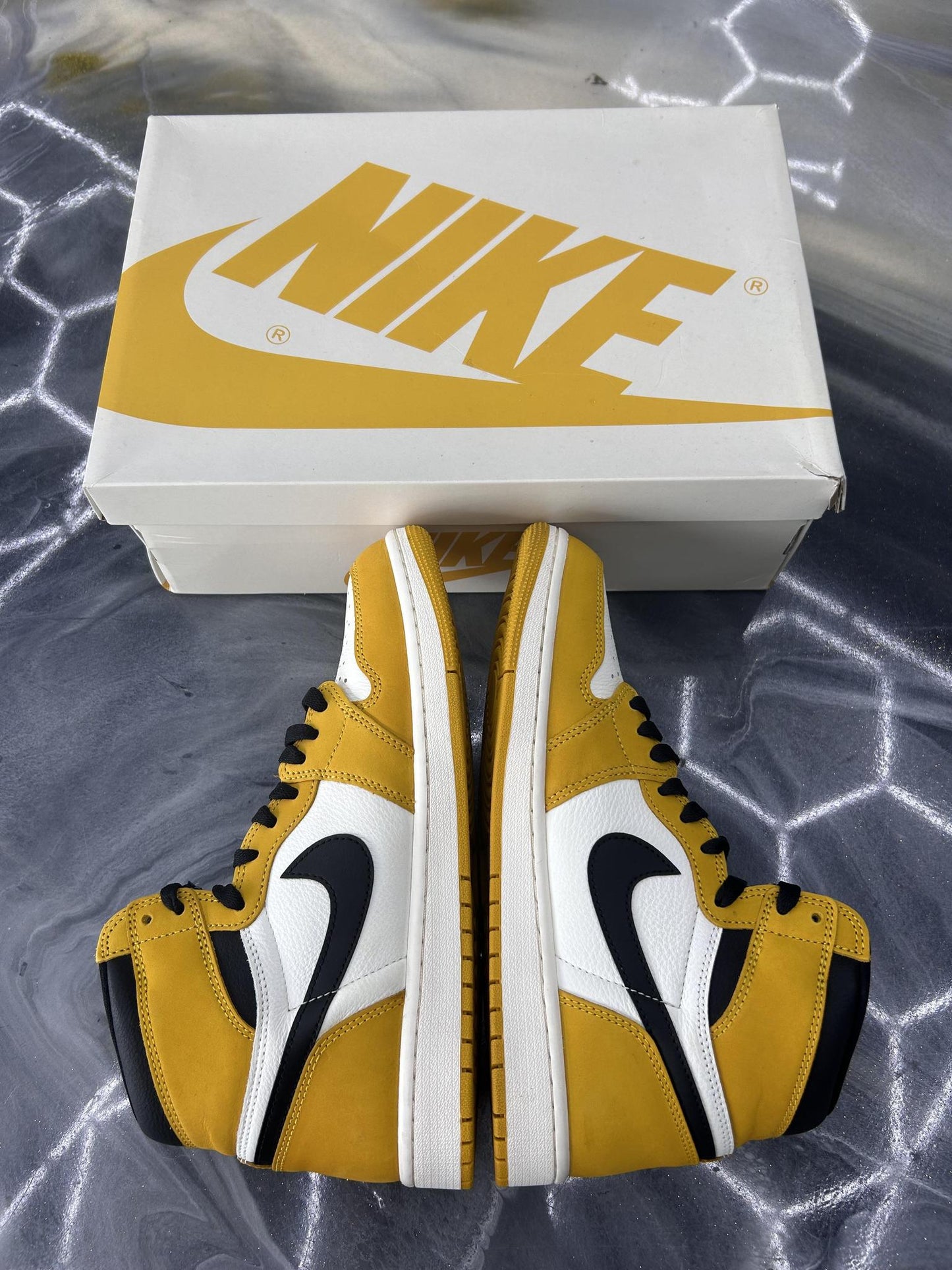 Jordan 1 "Yellow Ochre" Used Size 9
