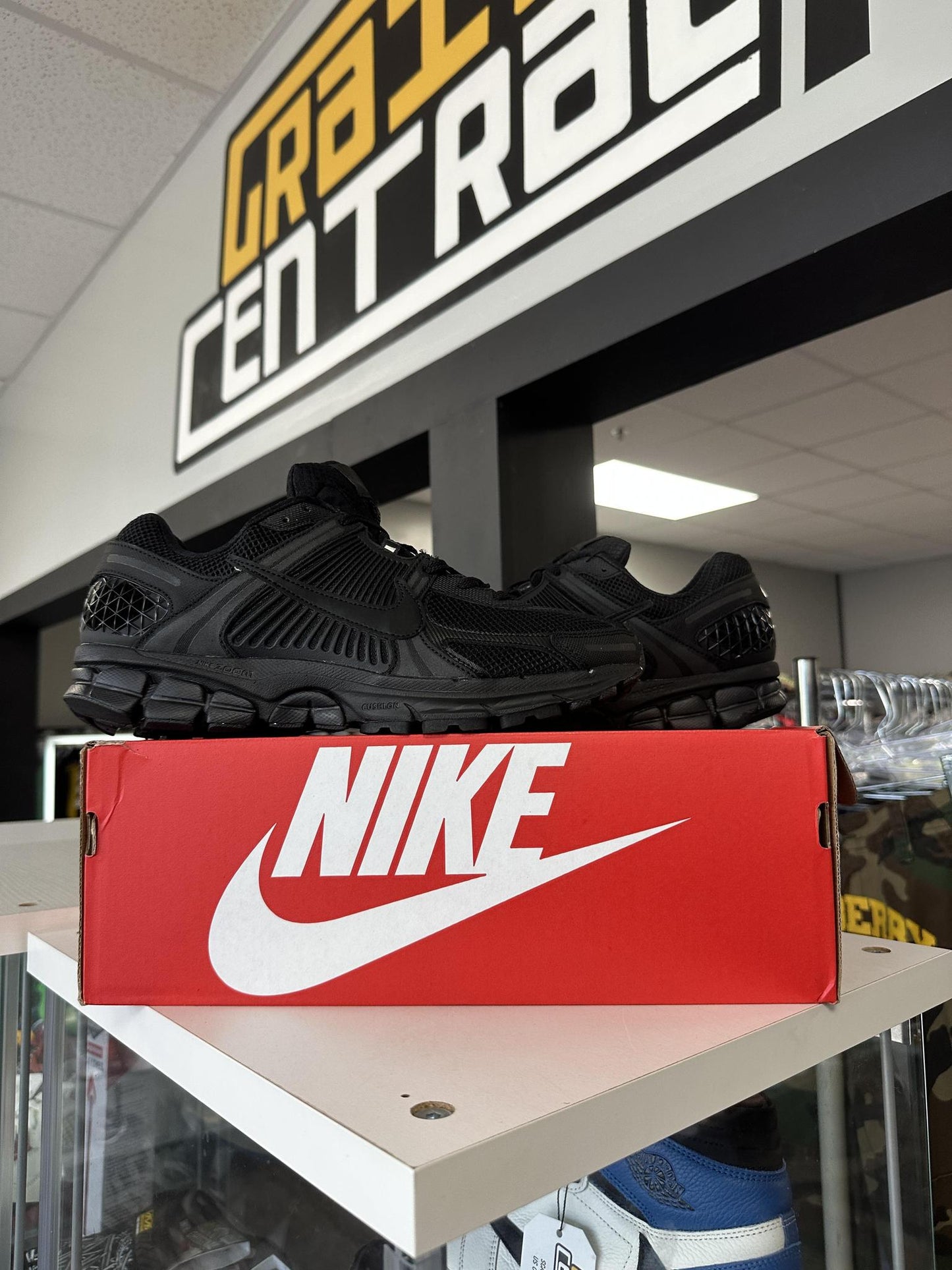 Nike Vomero 5 "Black" Used Size 11.5
