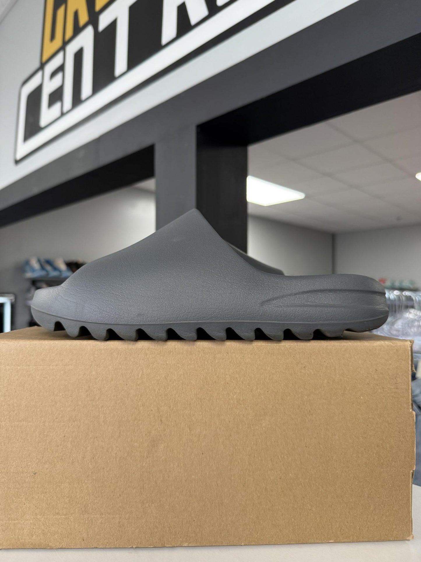 Yeezy Slide "Slate Grey" Used Size 8