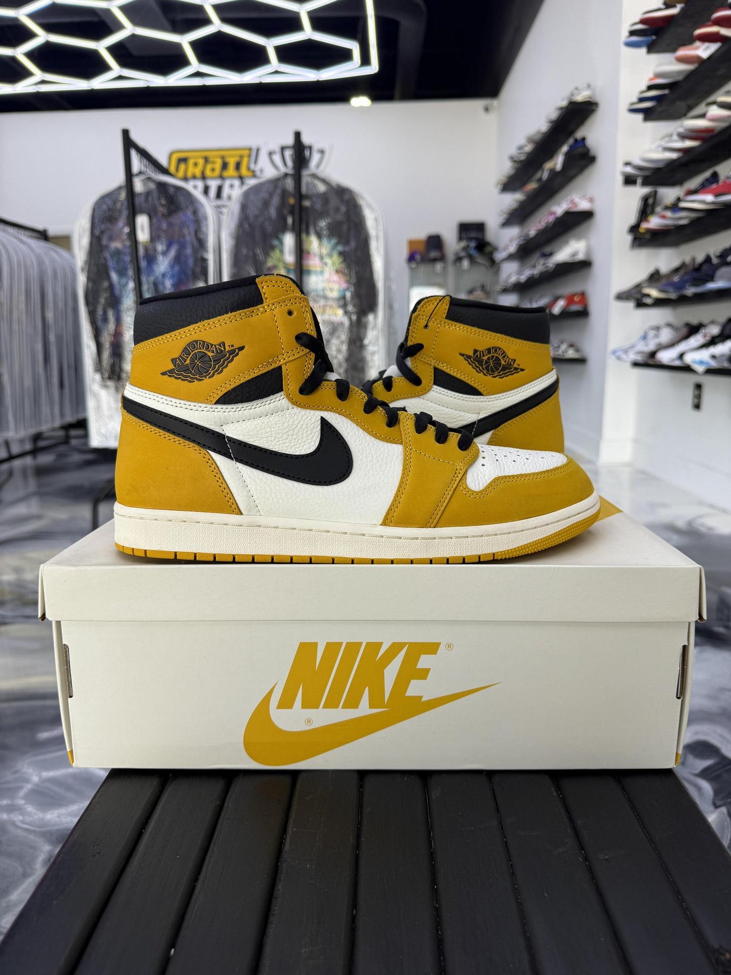Jordan 1 "Yellow Ochre" Used Size 11.5