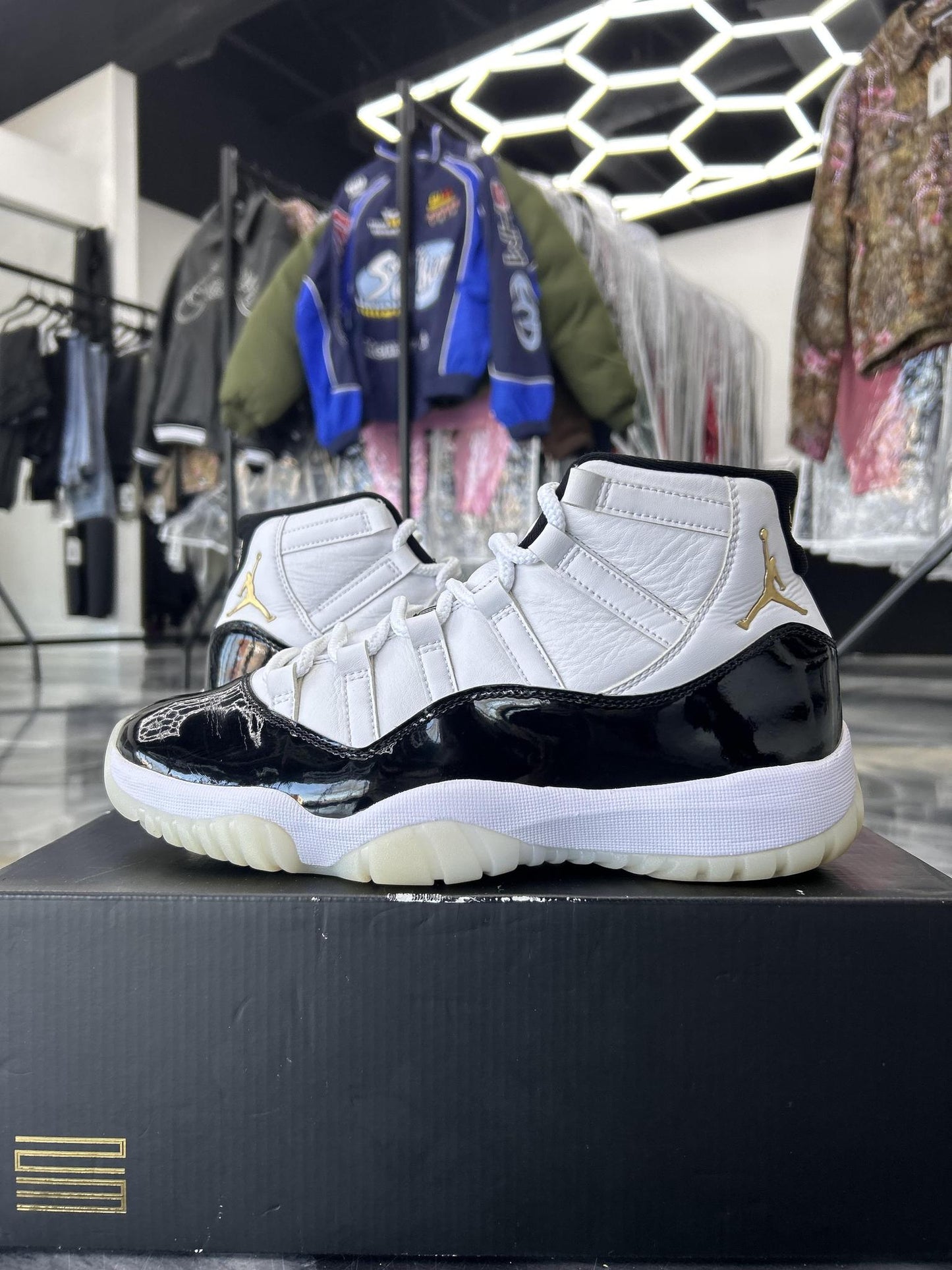 Jordan 11 "Gratitude" Used Size 9