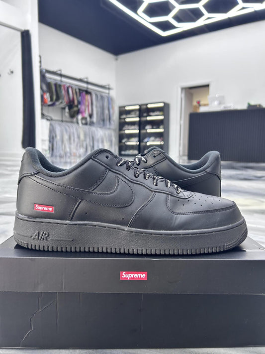 Nike Air Force One Low x Supreme "Black" Used Size 13