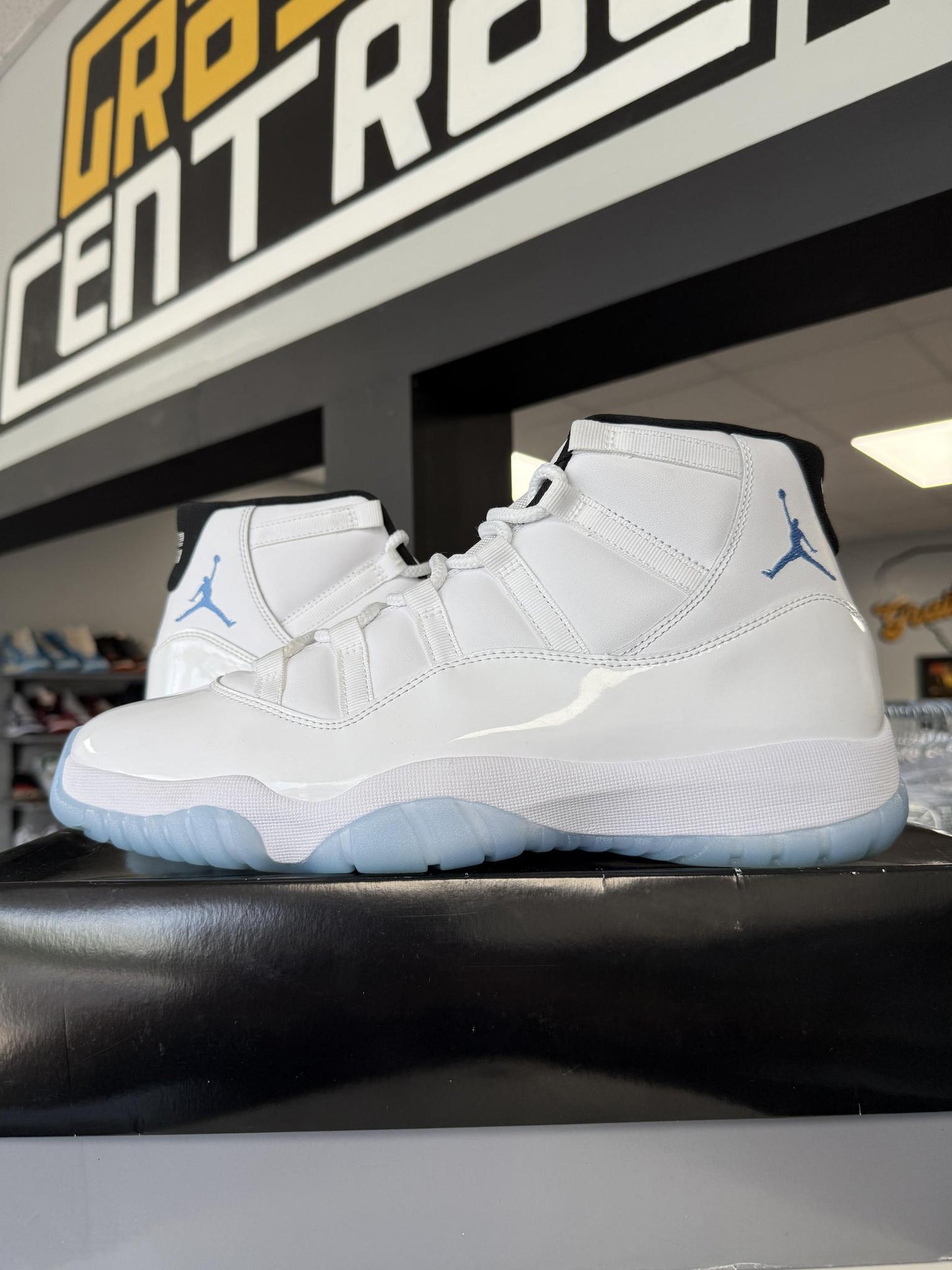 Jordan 11 "Legend Blue" Used Size 13