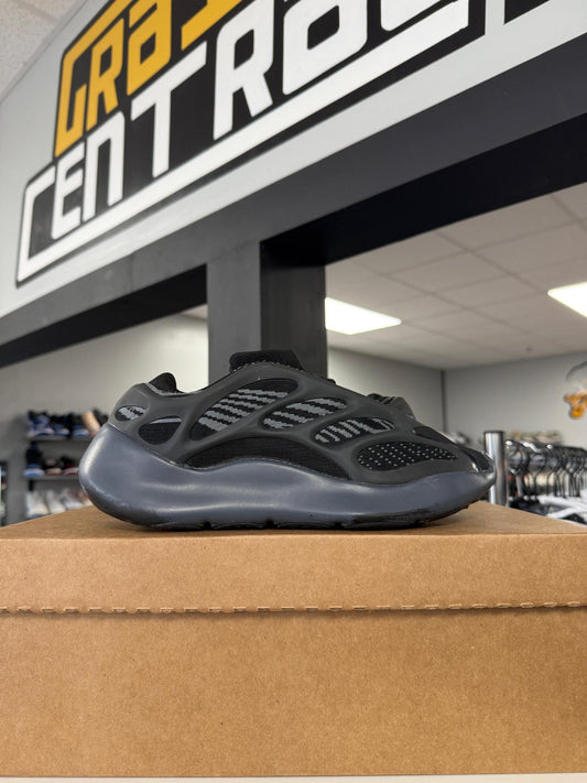 Yeezy 700 V3 "Dark Glow" Used Size 6.5Y/8W