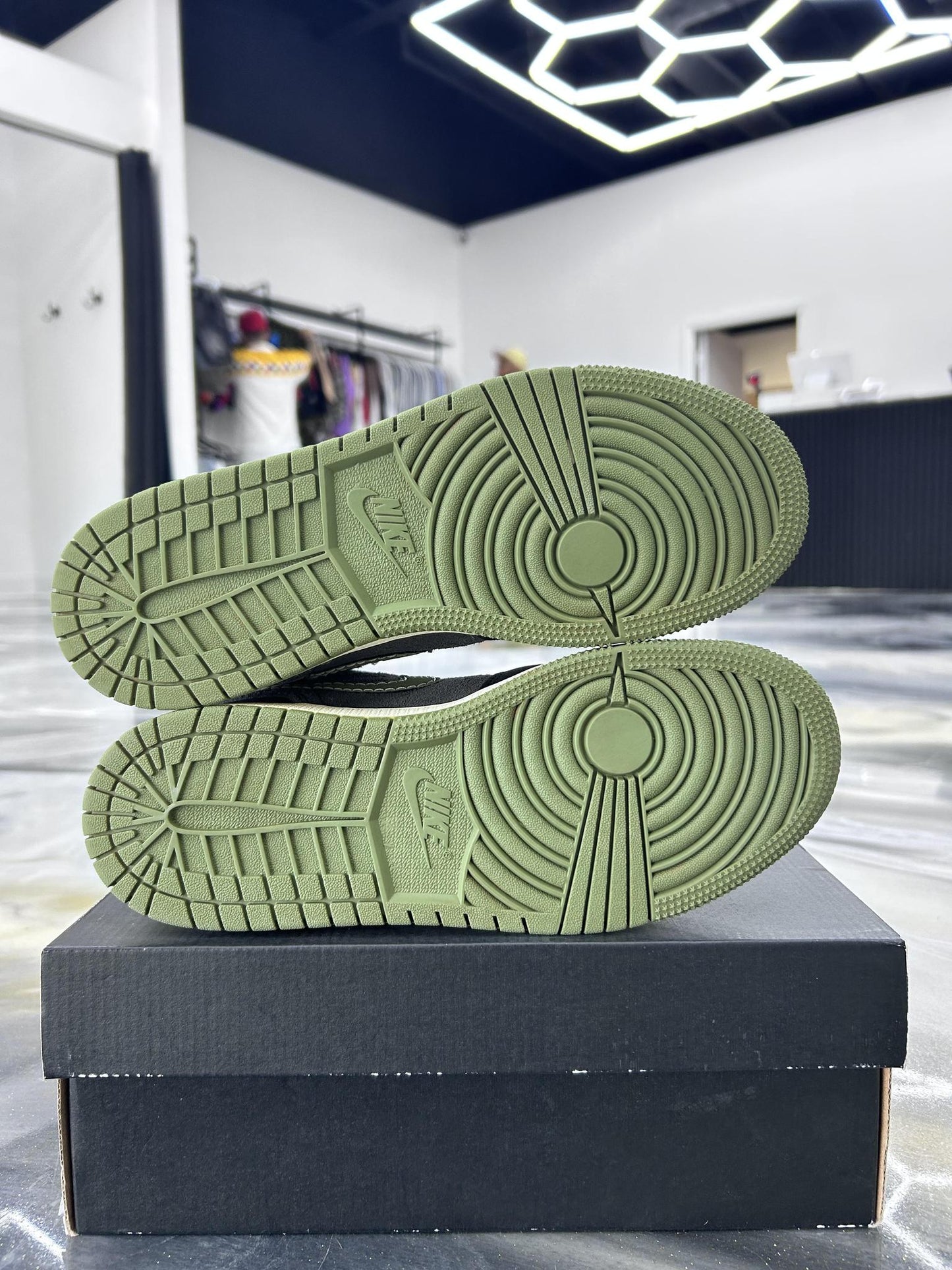 Jordan 1 Mid "Craft Olive" Used Size 5Y/6.5W