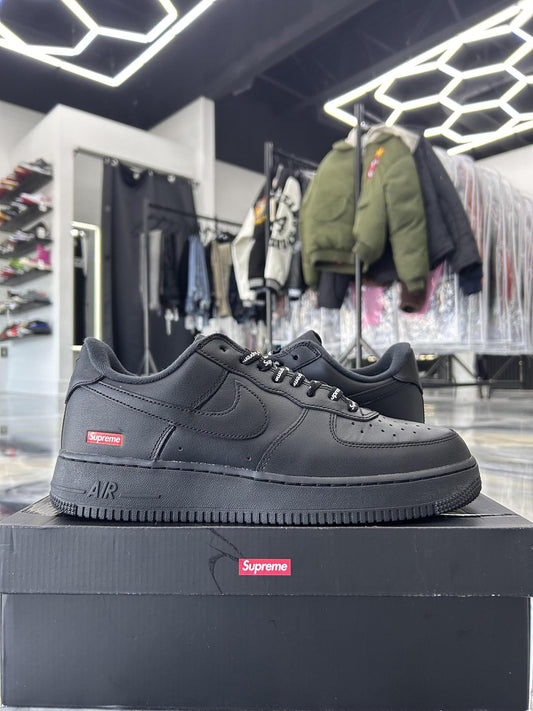Supreme Air Force 1 Low "Black" Used Size 10.5