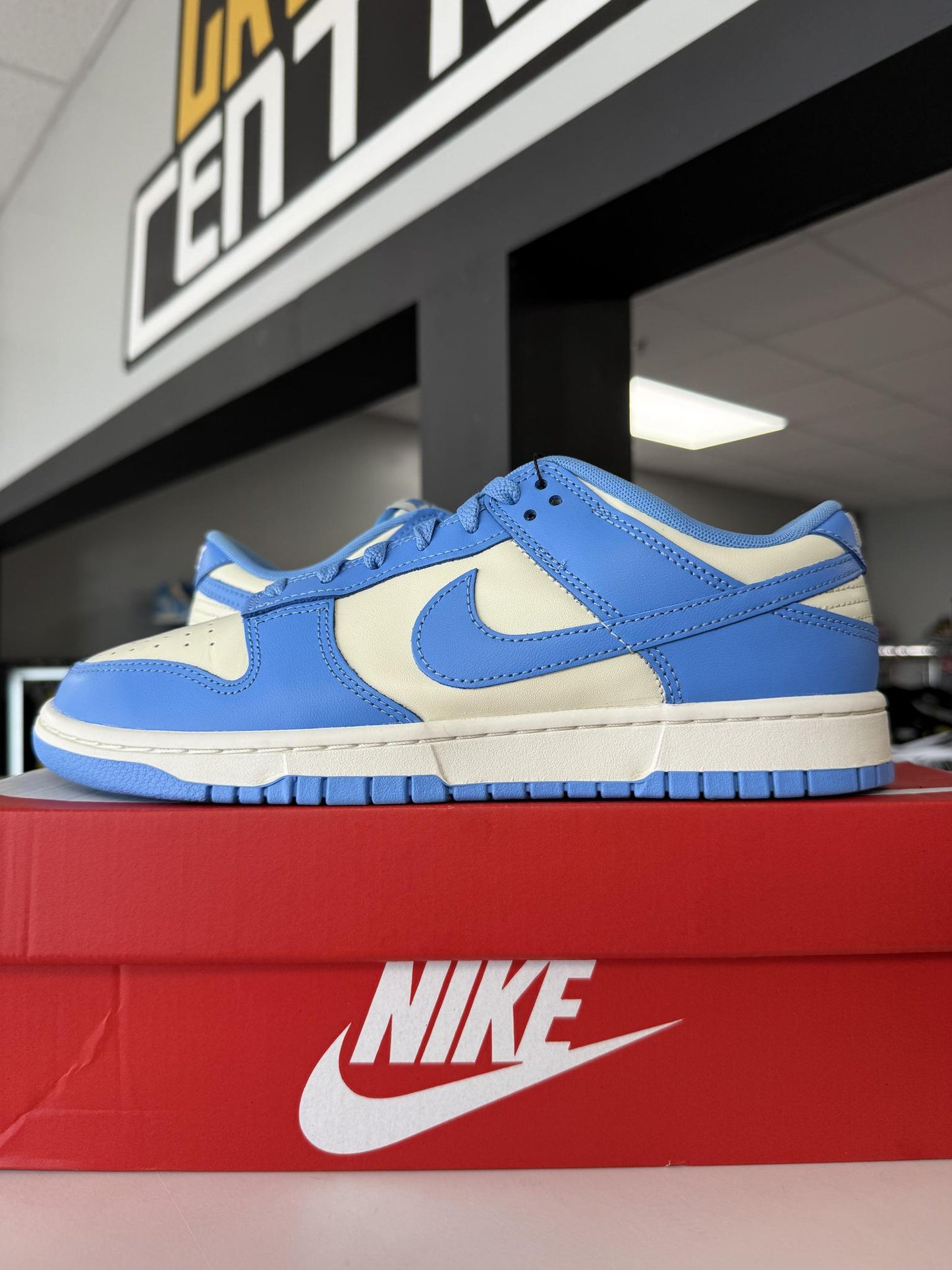 Dunk Low "University Blue" Used Size 9