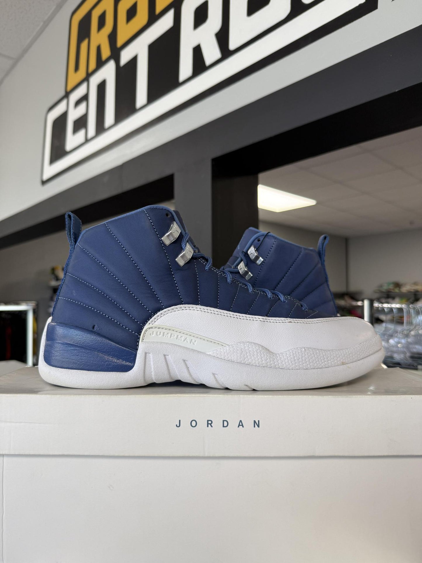 Jordan 12 "Indigo" Used Size 10.5