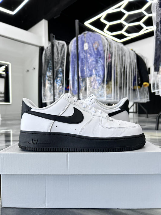 Nike Air Force 1 "White/Black" Used Size 9