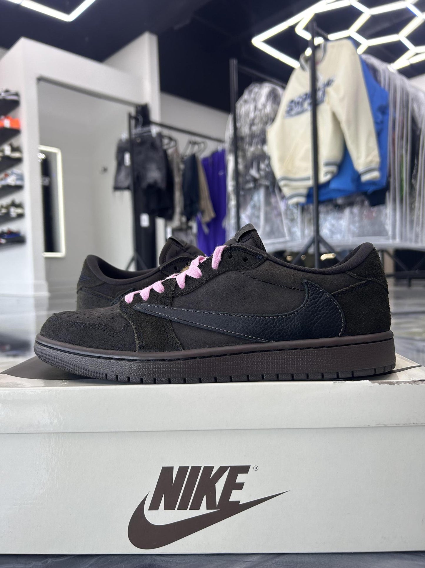 Jordan 1 Low x Travis Scott "Velvet Brown" Used Size 8.5
