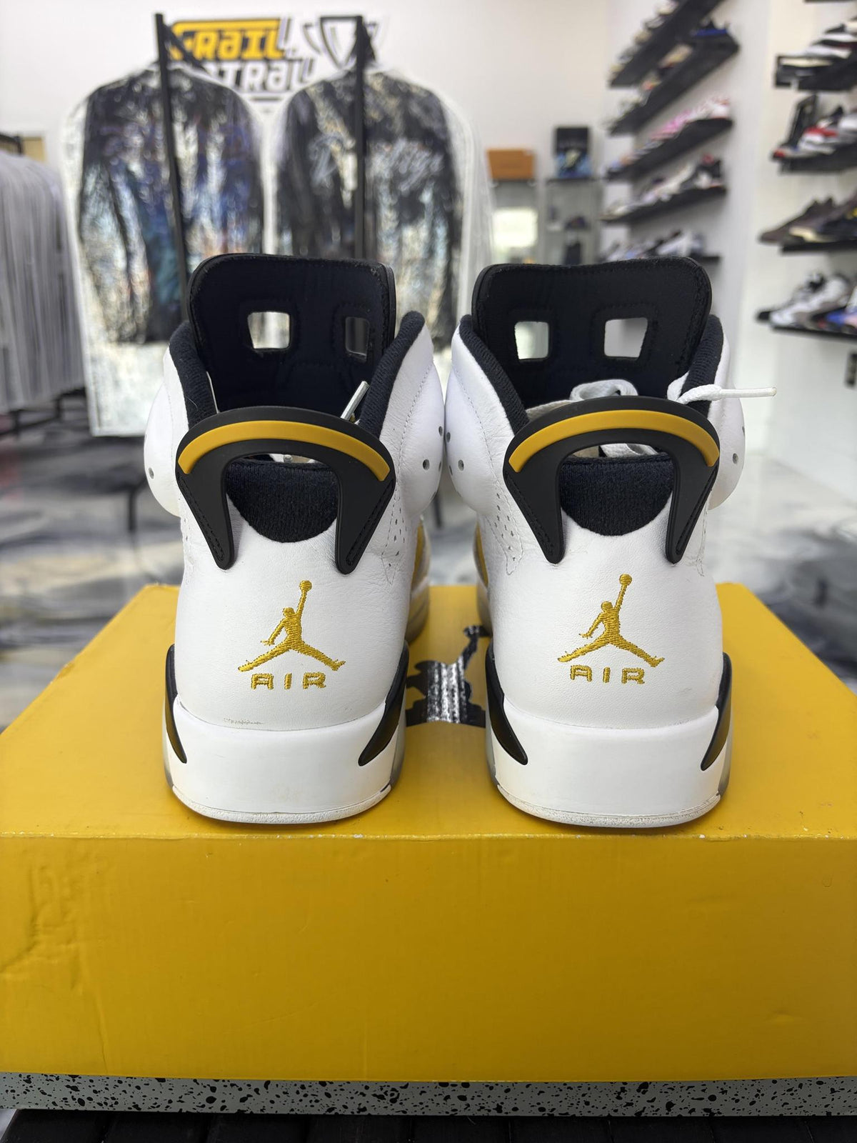 Jordan 6 "Yellow Ochre" Used Size 10.5
