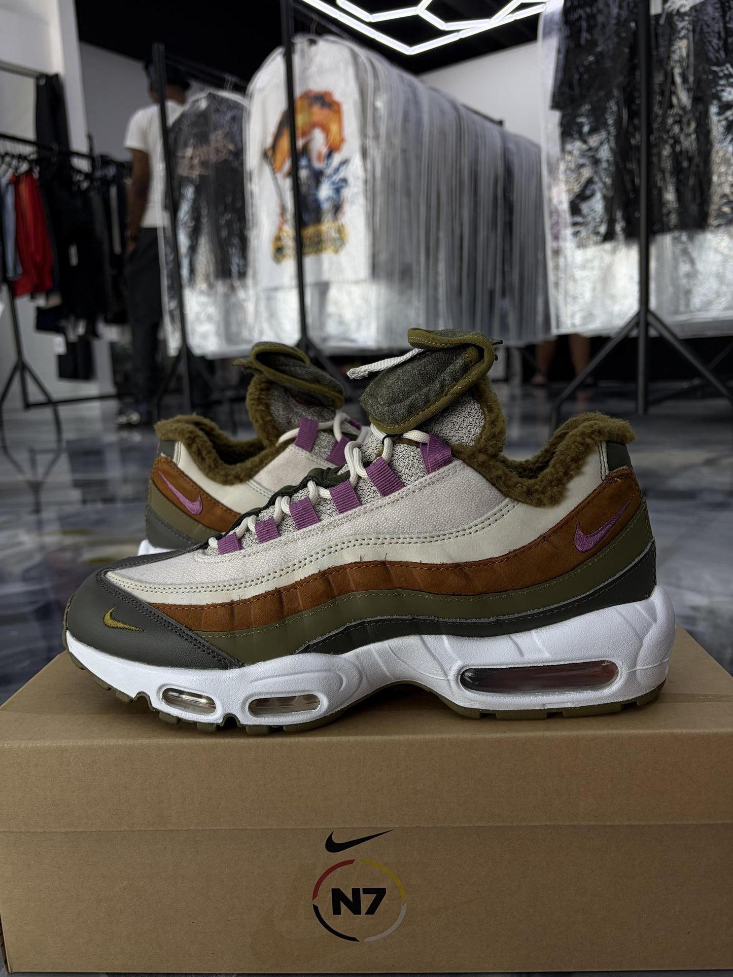 Nike Air Max 95 "N7 Sequoia" Used Size 10