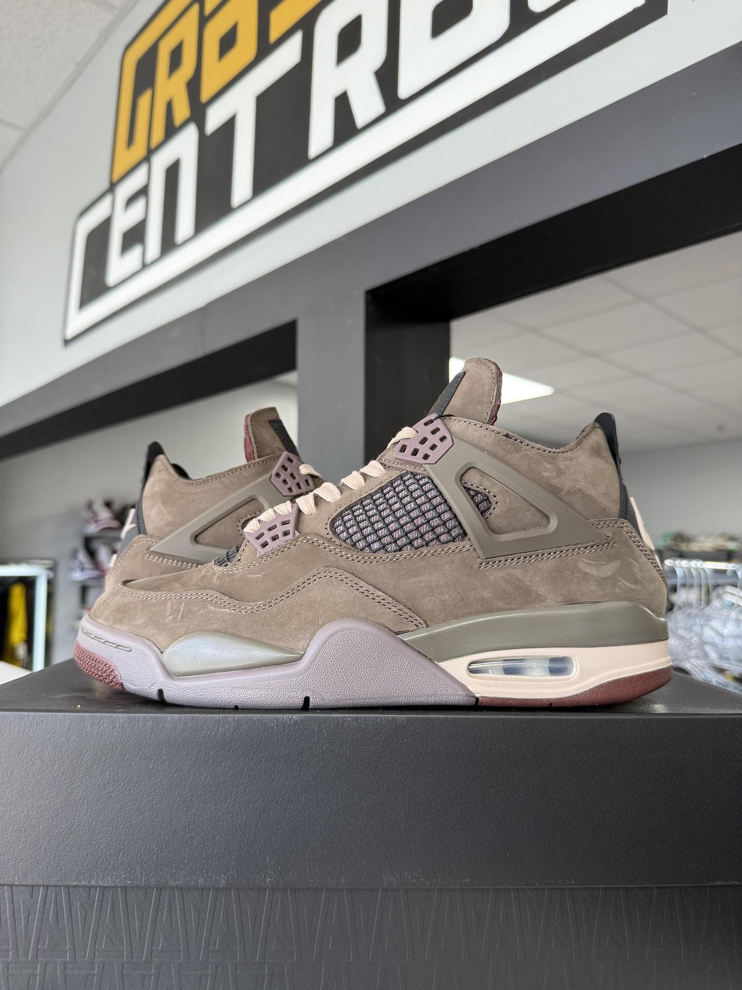 Jordan 4 A Ma Maniere "Dark Mocha" Used Size 8.5
