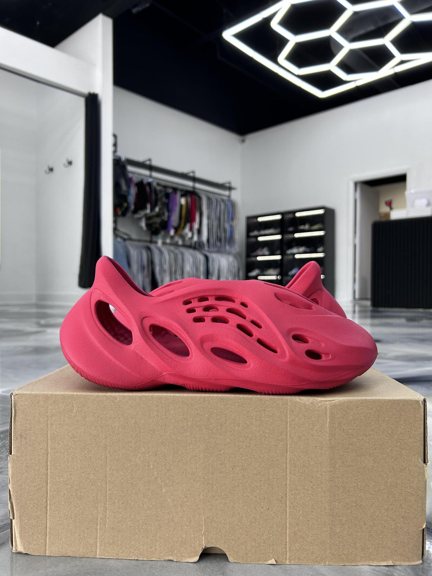 Yeezy Foam RNNR "Vermillion" Used Size 10