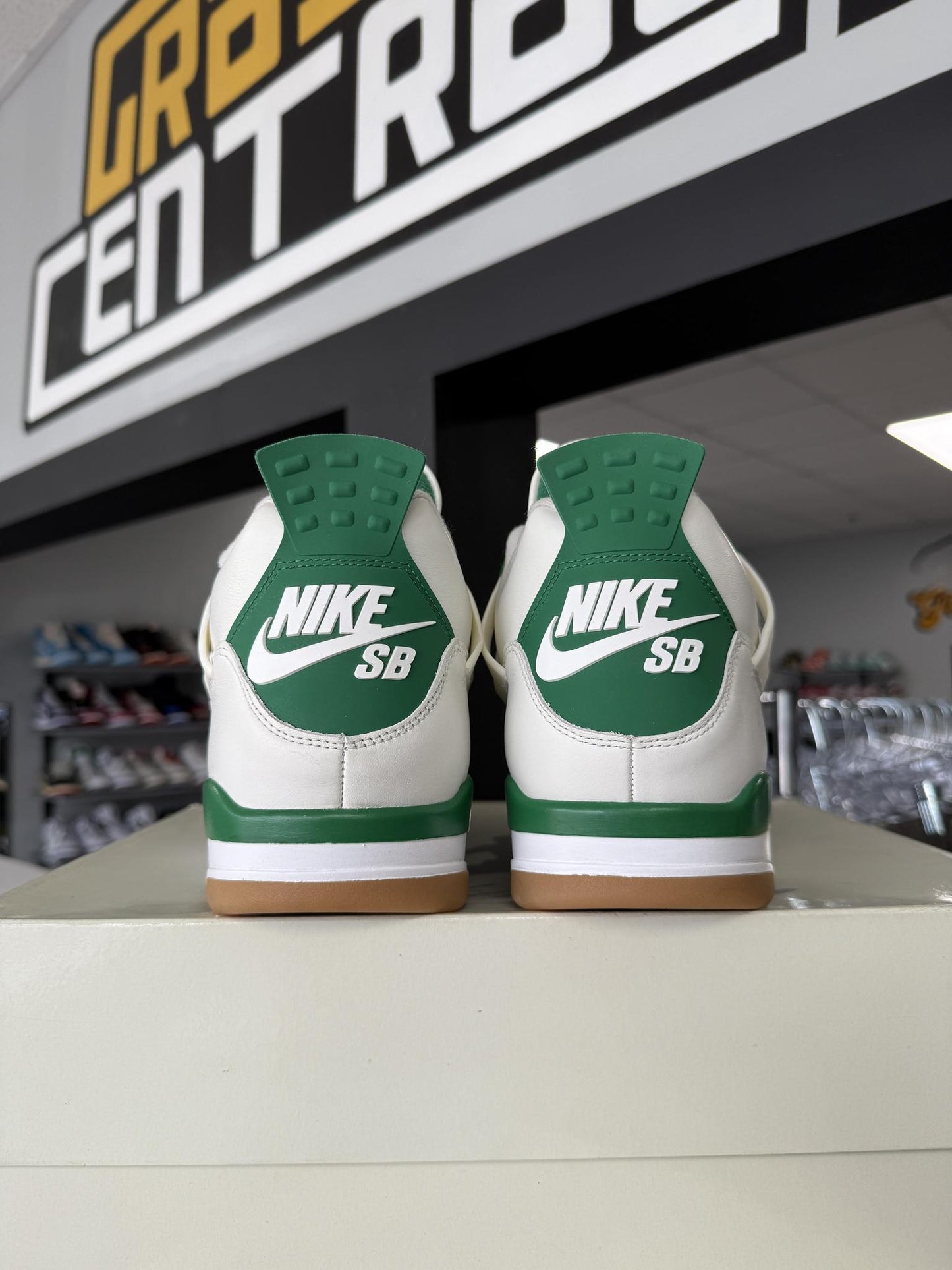 Jordan 4 SB "Pine Green" Used Size 14