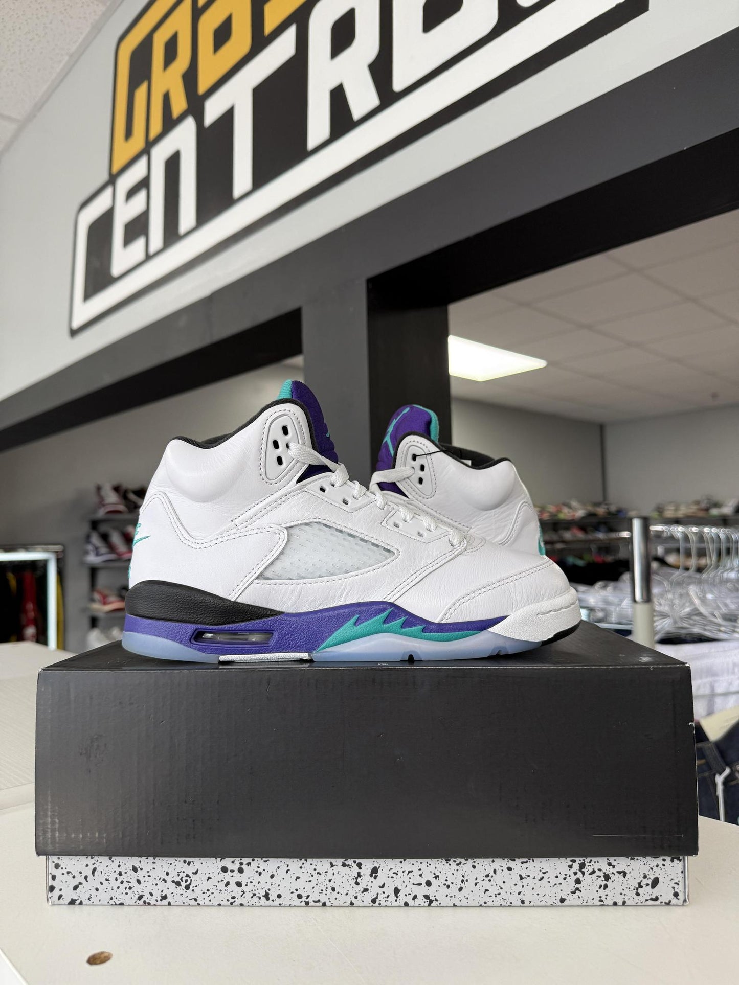 Jordan 5 "Grape" Used Size 5Y/6.5W