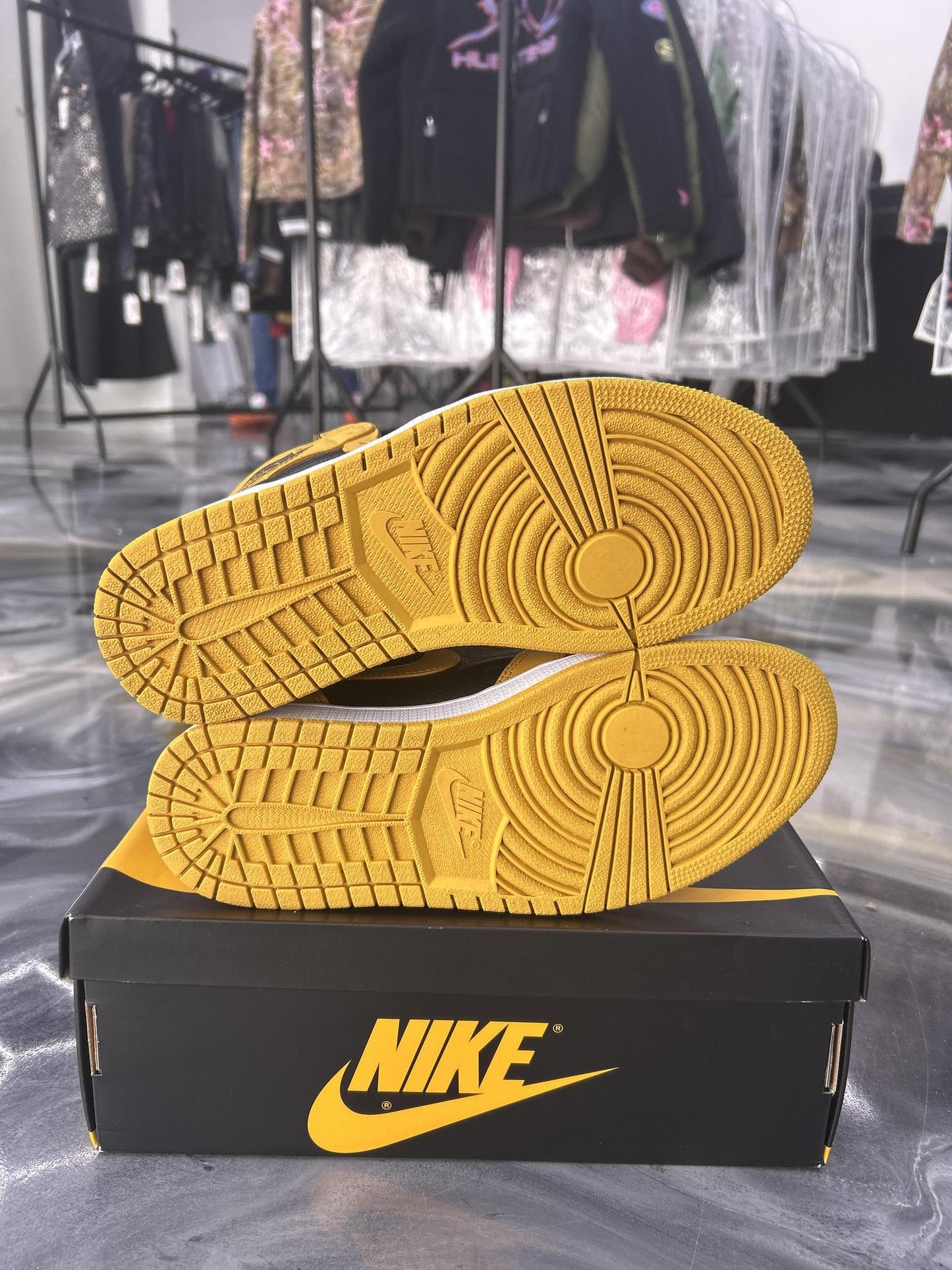 Jordan 1 "Pollen" Used Size 9