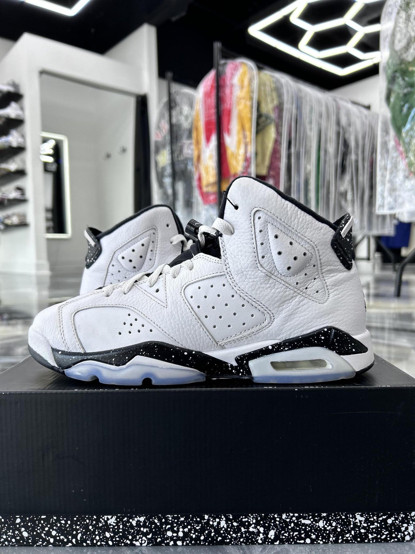 Jordan 6 "Reverse Oreo" Used Size 7Y/8.5W