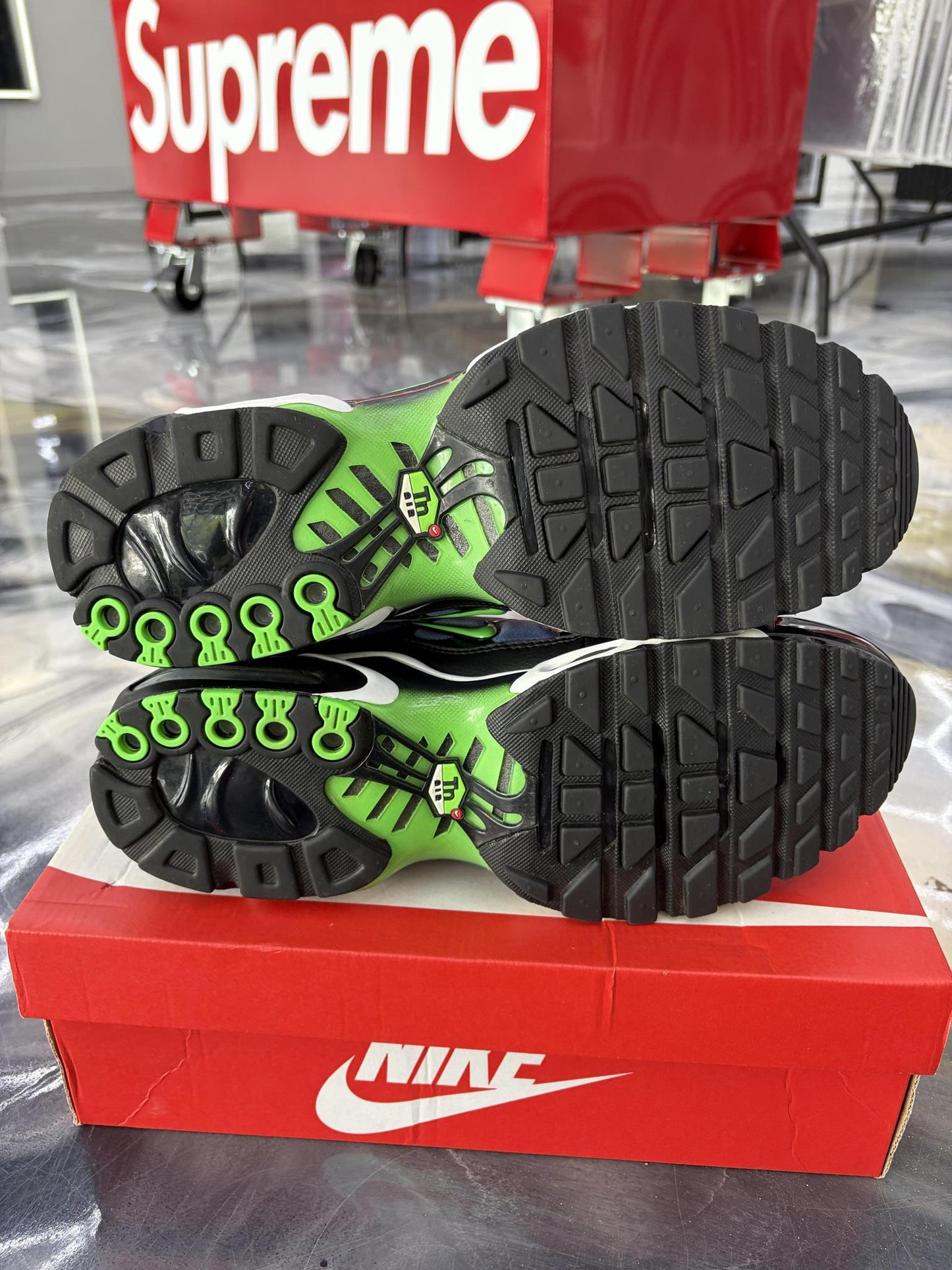 Nike Air Max Plus "Navy Green" Used Size 11
