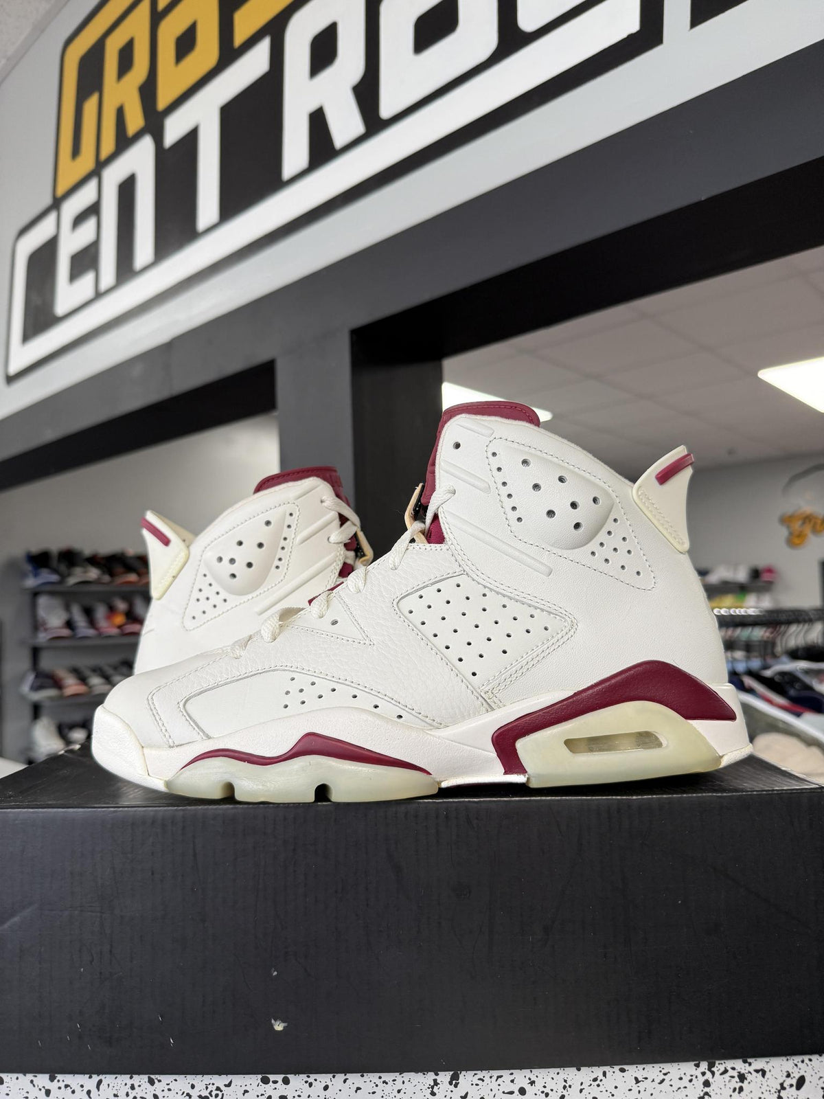 Jordan 6 "Maroon" Used Size 8.5