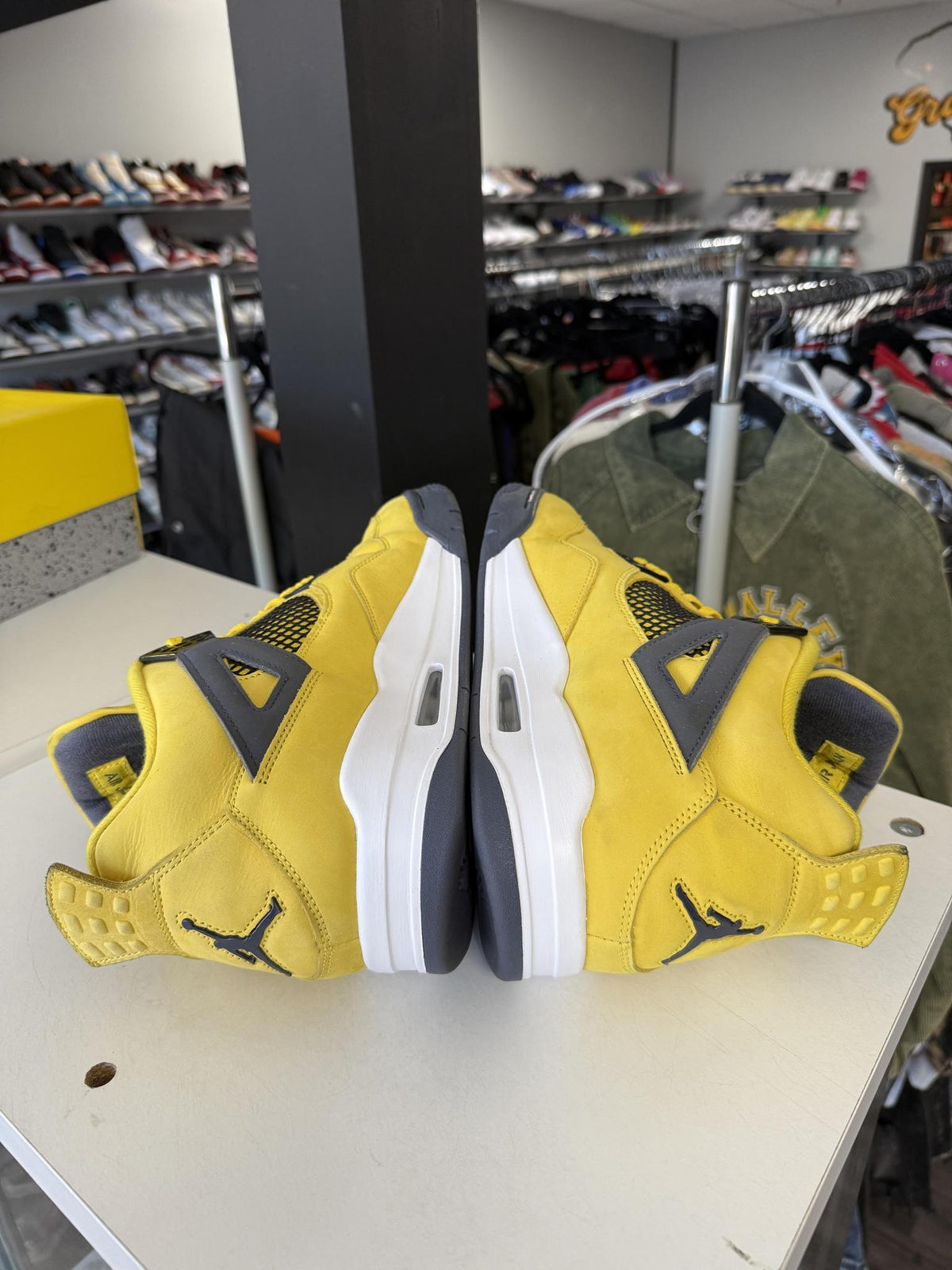 Jordan 4 "Lightning" Used Size 13