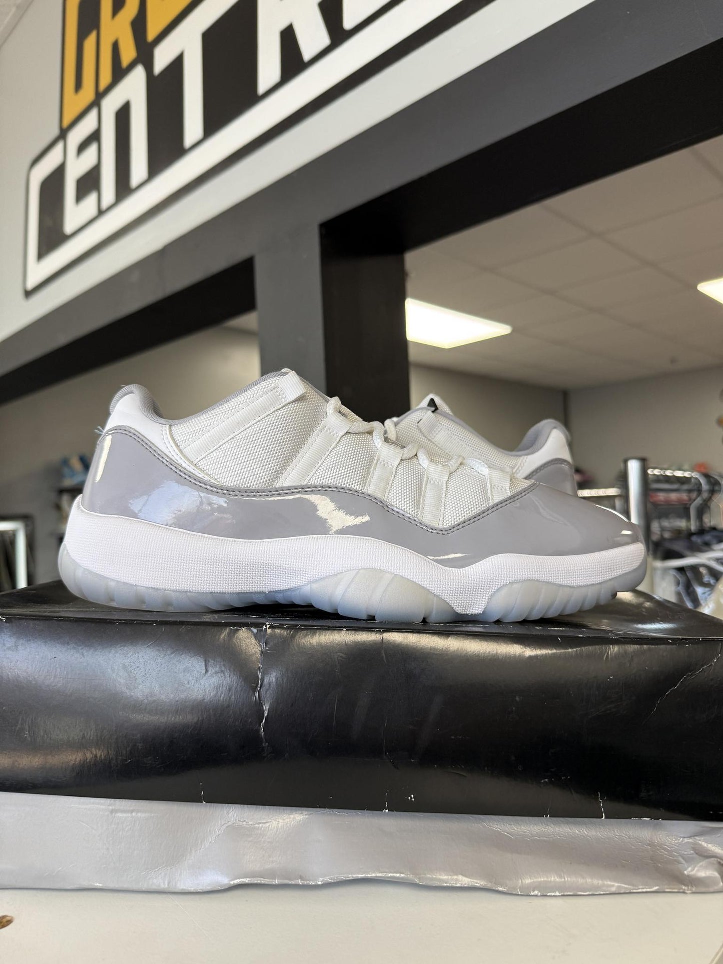 Jordan 11 Low "Cement Grey" Used Size 10