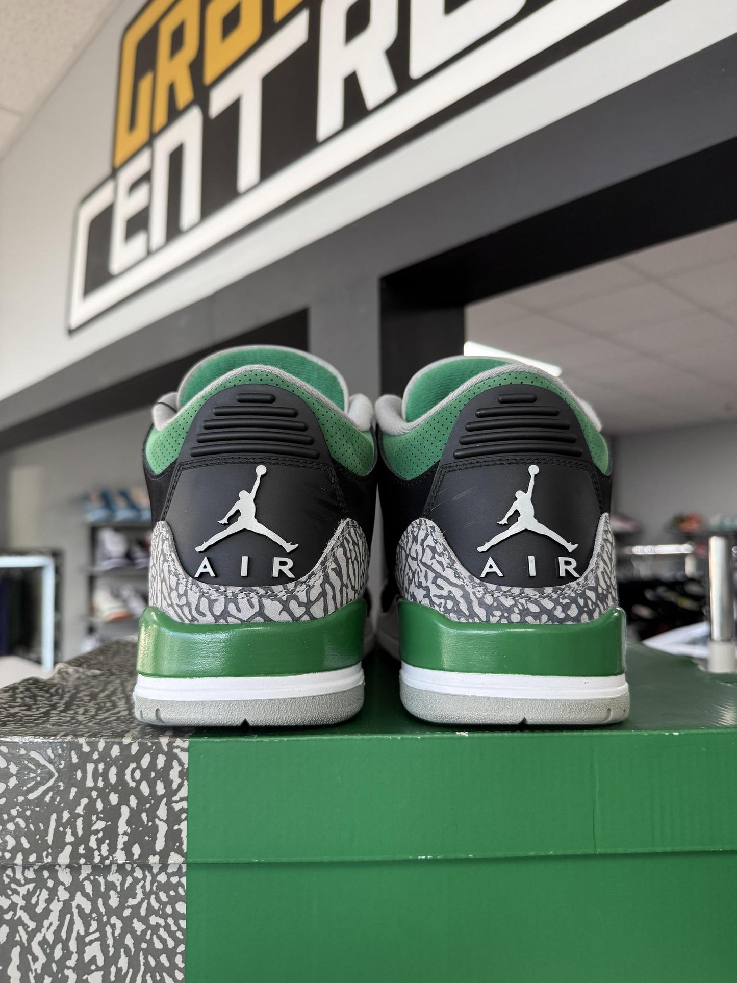 Jordan 3 "Pine Green" Used Size 11.5