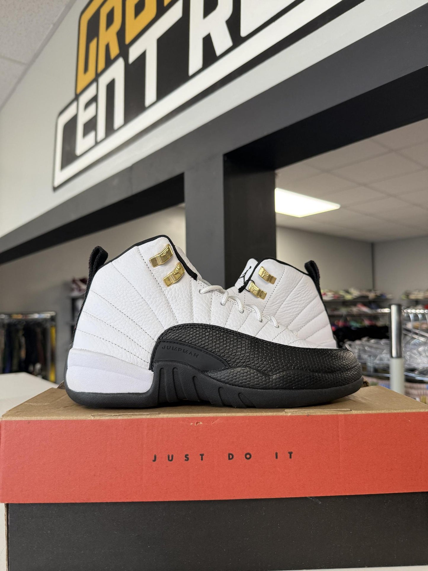 Jordan 12 "Taxi" Used Size 5Y/6.5W