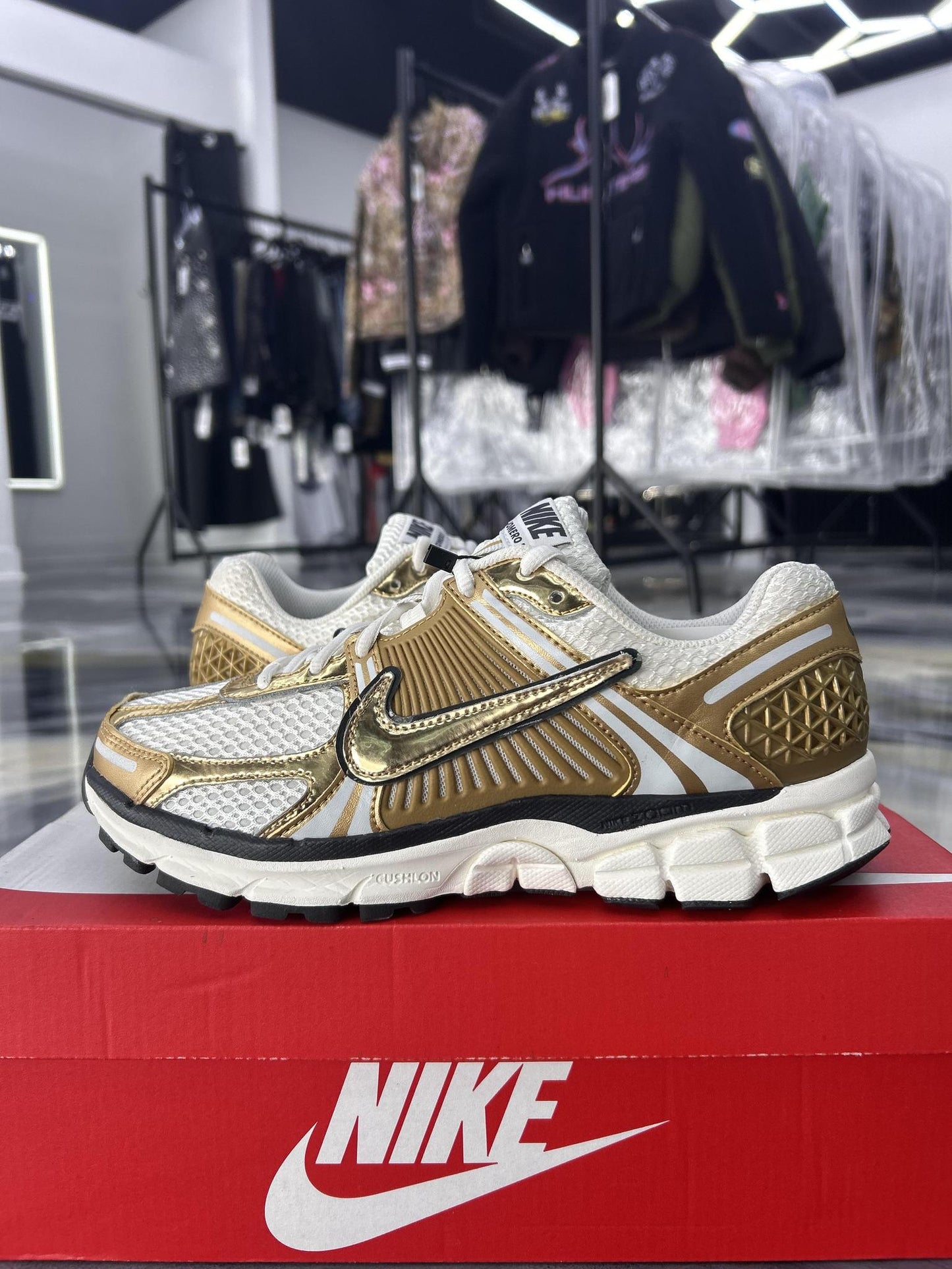 Nike Zoom Vomero "Metallic Gold" Used Size 8